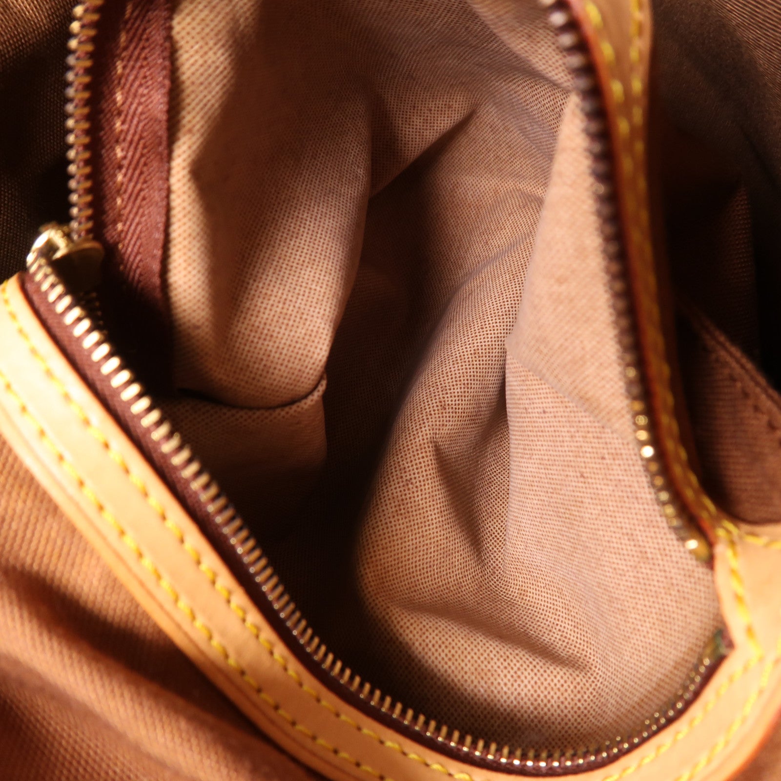 LOUIS VUITTON 牛皮皮革Cup Saint Tropez金扣肩背袋