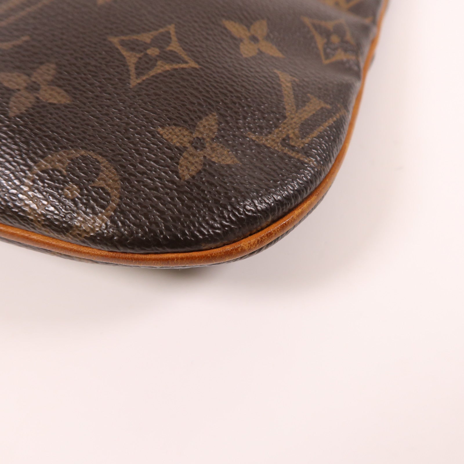 LOUIS VUITTON Monogram Pochette Bosphore金扣肩背袋啡色