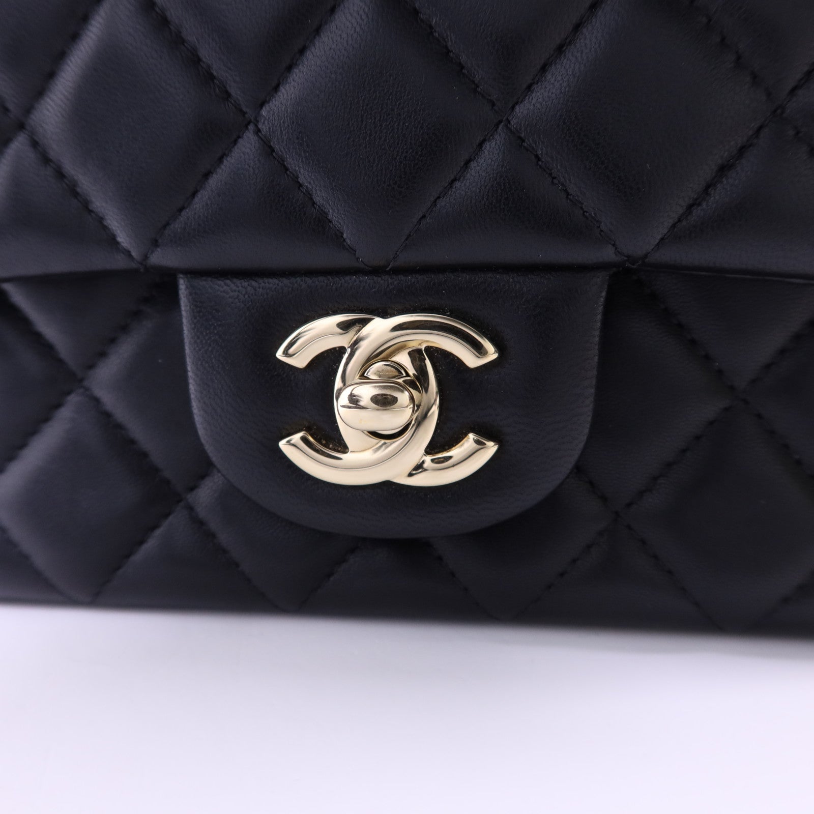 CHANEL 羊皮皮革Mini Classic 20金扣鏈帶肩背袋