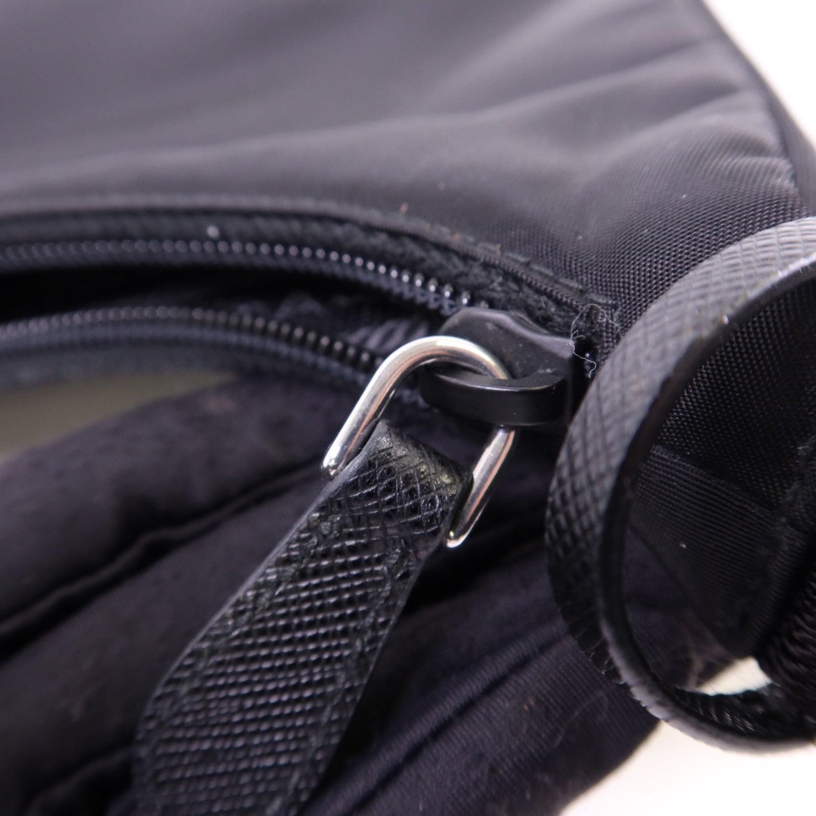 PRADA 尼龍Shoulder Bag銀扣肩背袋