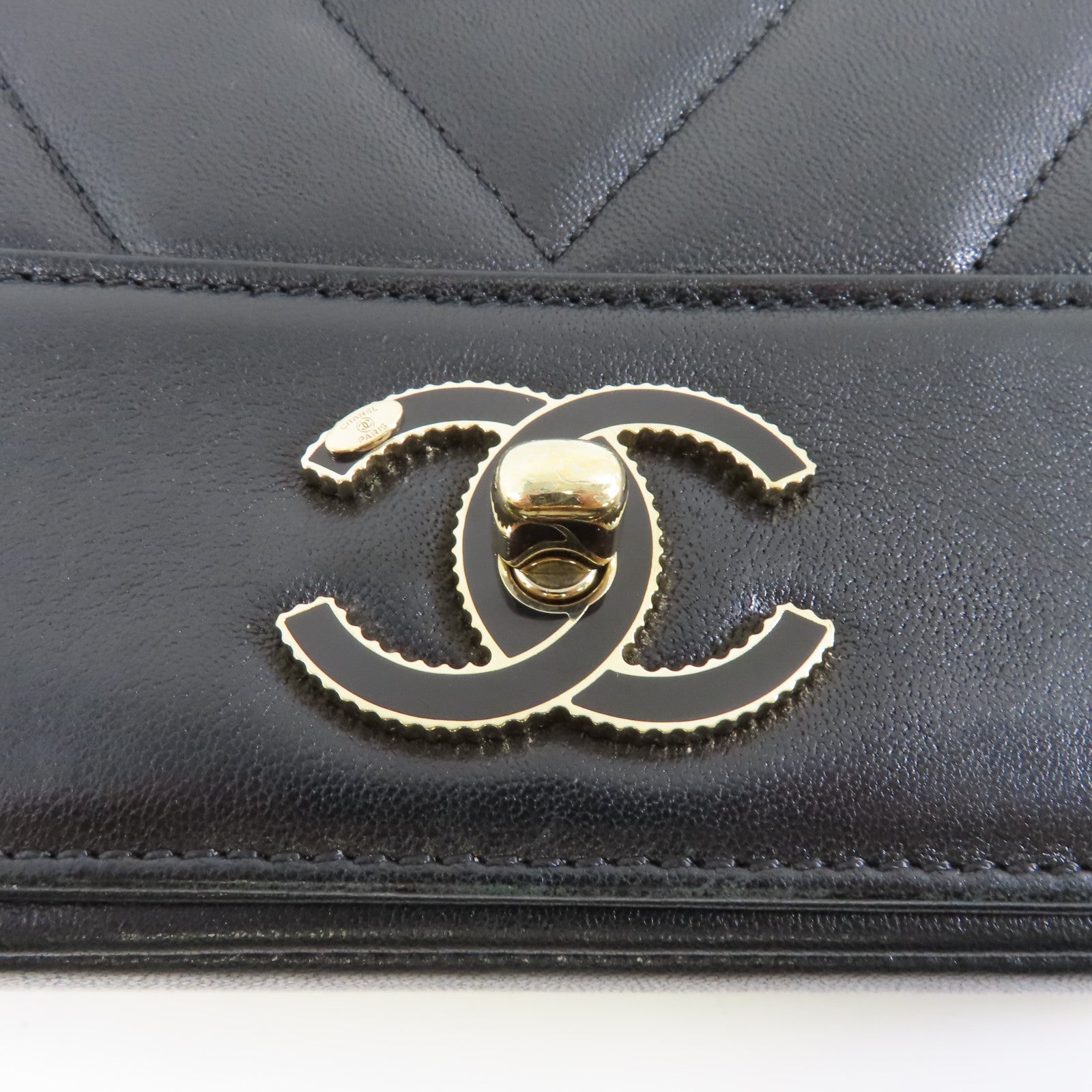 CHANEL 羊皮皮革Chain Shoulder金扣鏈帶肩背袋黑色