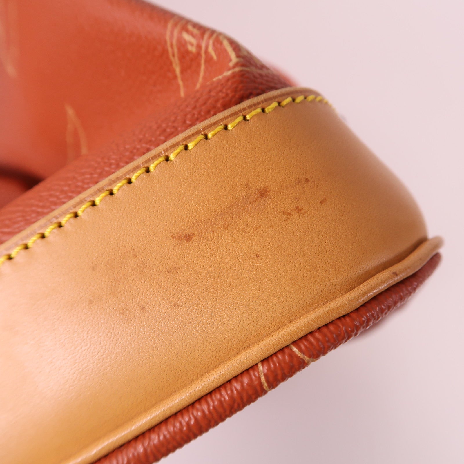 LOUIS VUITTON 牛皮皮革Cup Saint Tropez金扣肩背袋