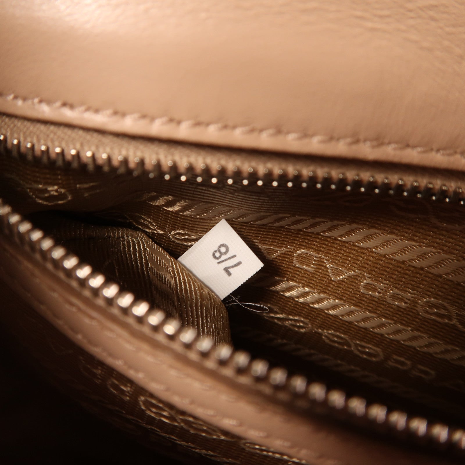 PRADA 牛皮皮革Chain Shoulder Bag銀扣鏈帶肩背袋