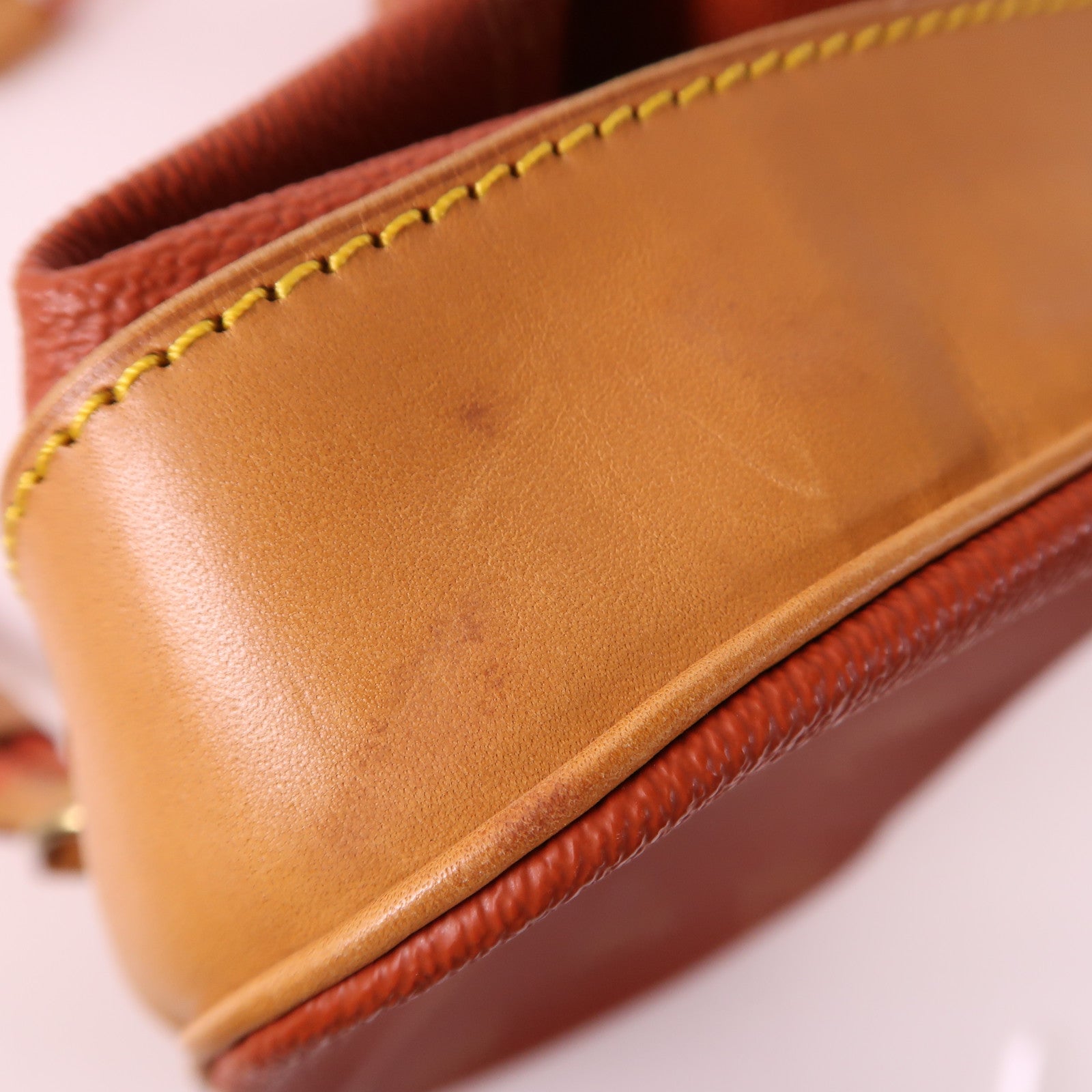 LOUIS VUITTON 牛皮皮革Cup Saint Tropez金扣肩背袋