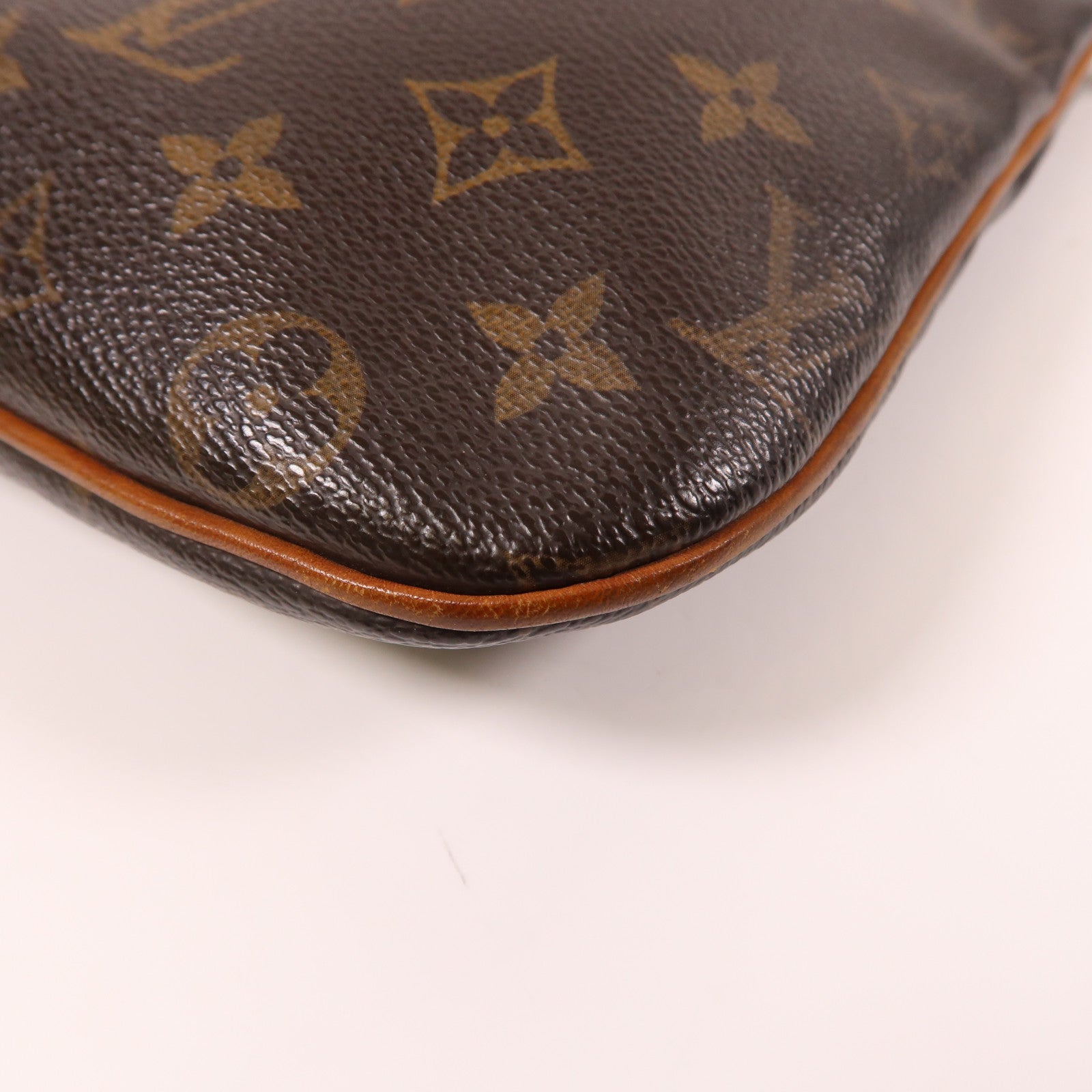 LOUIS VUITTON Monogram Pochette Bosphore金扣肩背袋啡色