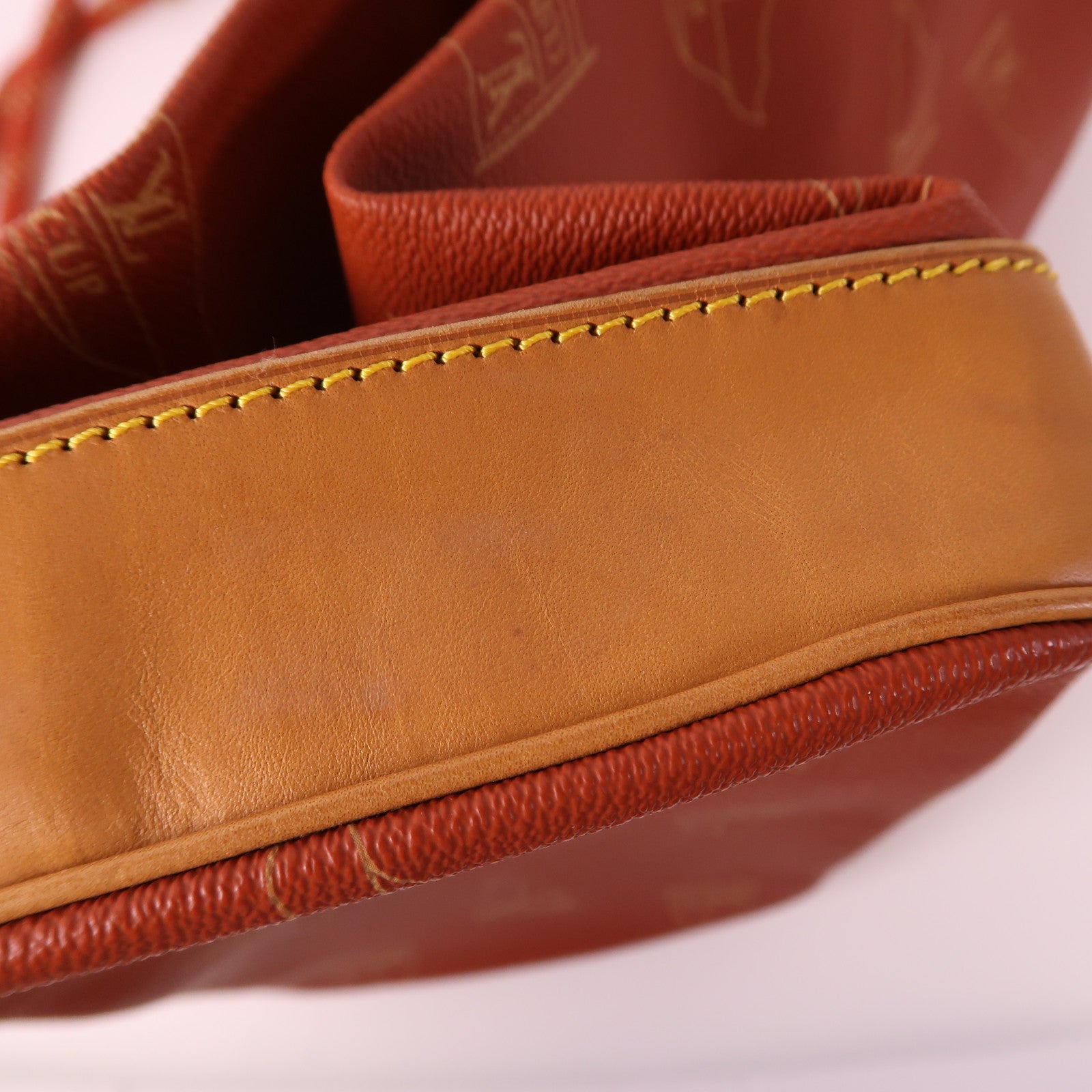 LOUIS VUITTON 牛皮皮革Cup Saint Tropez金扣肩背袋