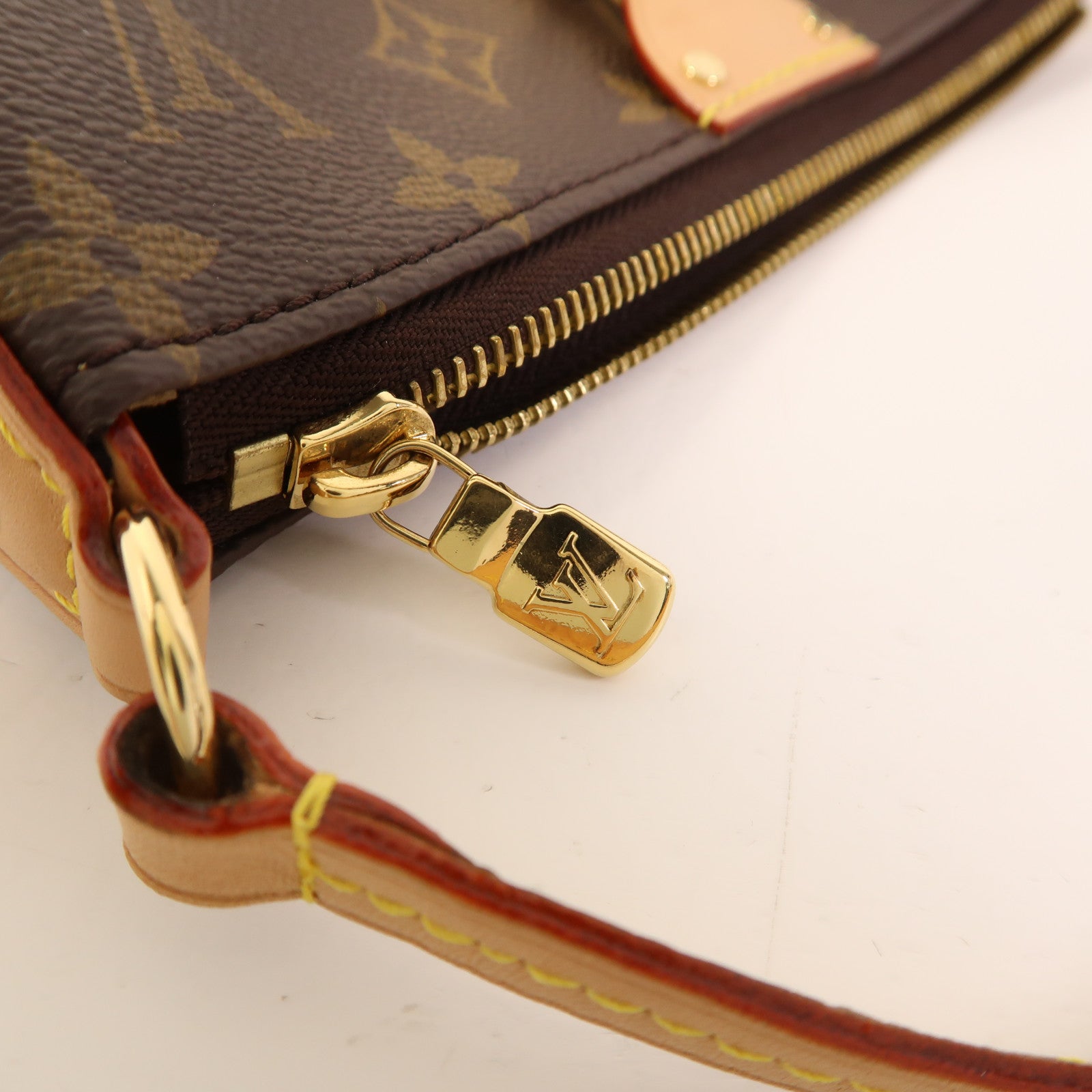 LOUIS VUITTON Monogram Pochette Tirette金扣肩背袋