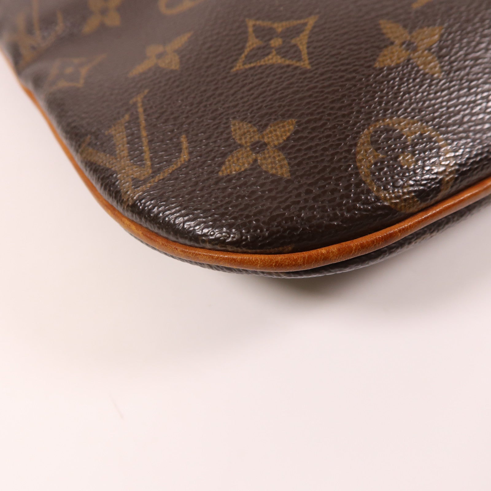 LOUIS VUITTON Monogram Pochette Bosphore金扣肩背袋啡色
