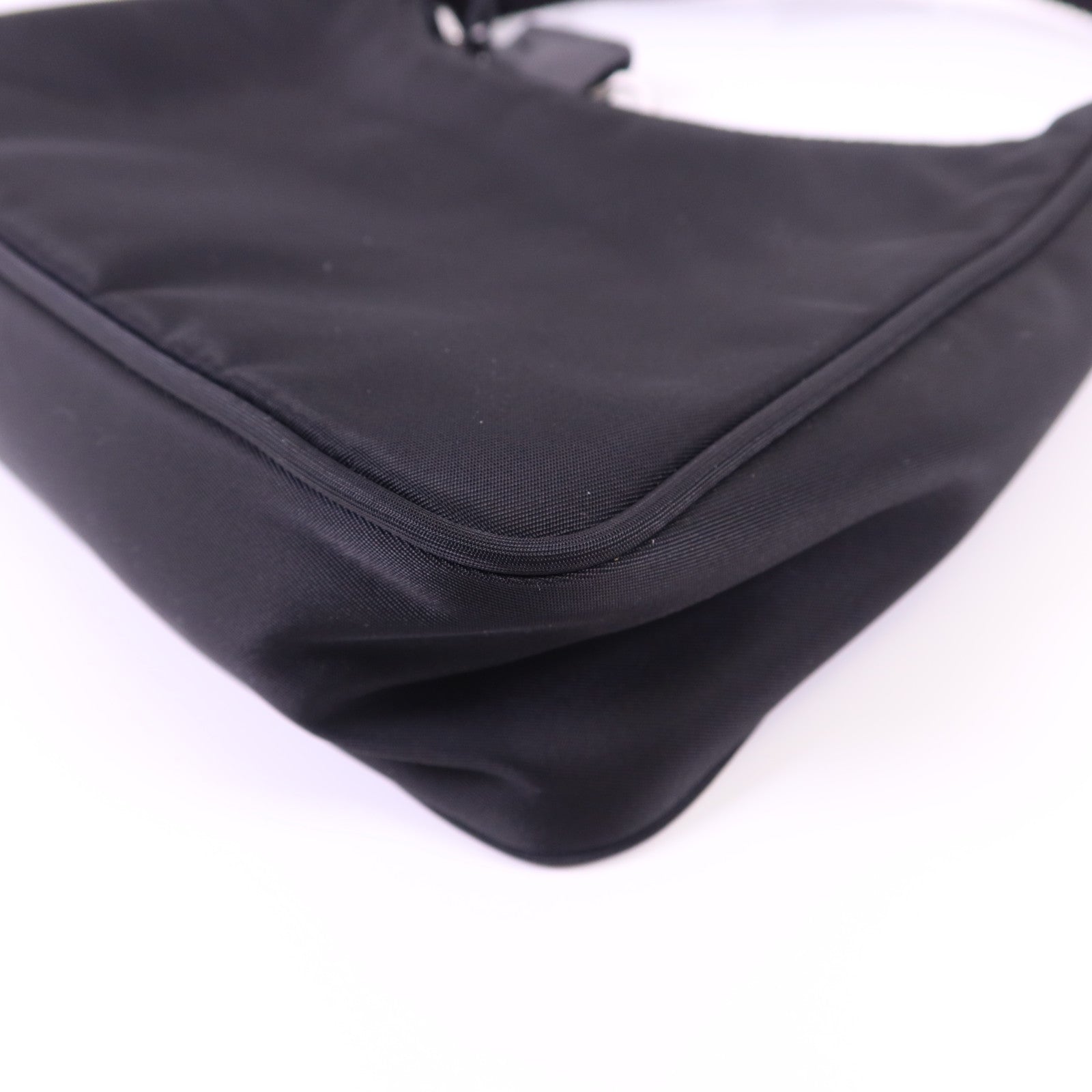 PRADA 尼龍Shoulder Bag銀扣肩背袋