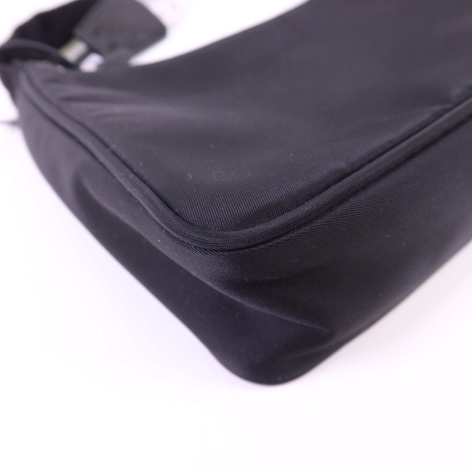 PRADA 尼龍Shoulder Bag銀扣肩背袋