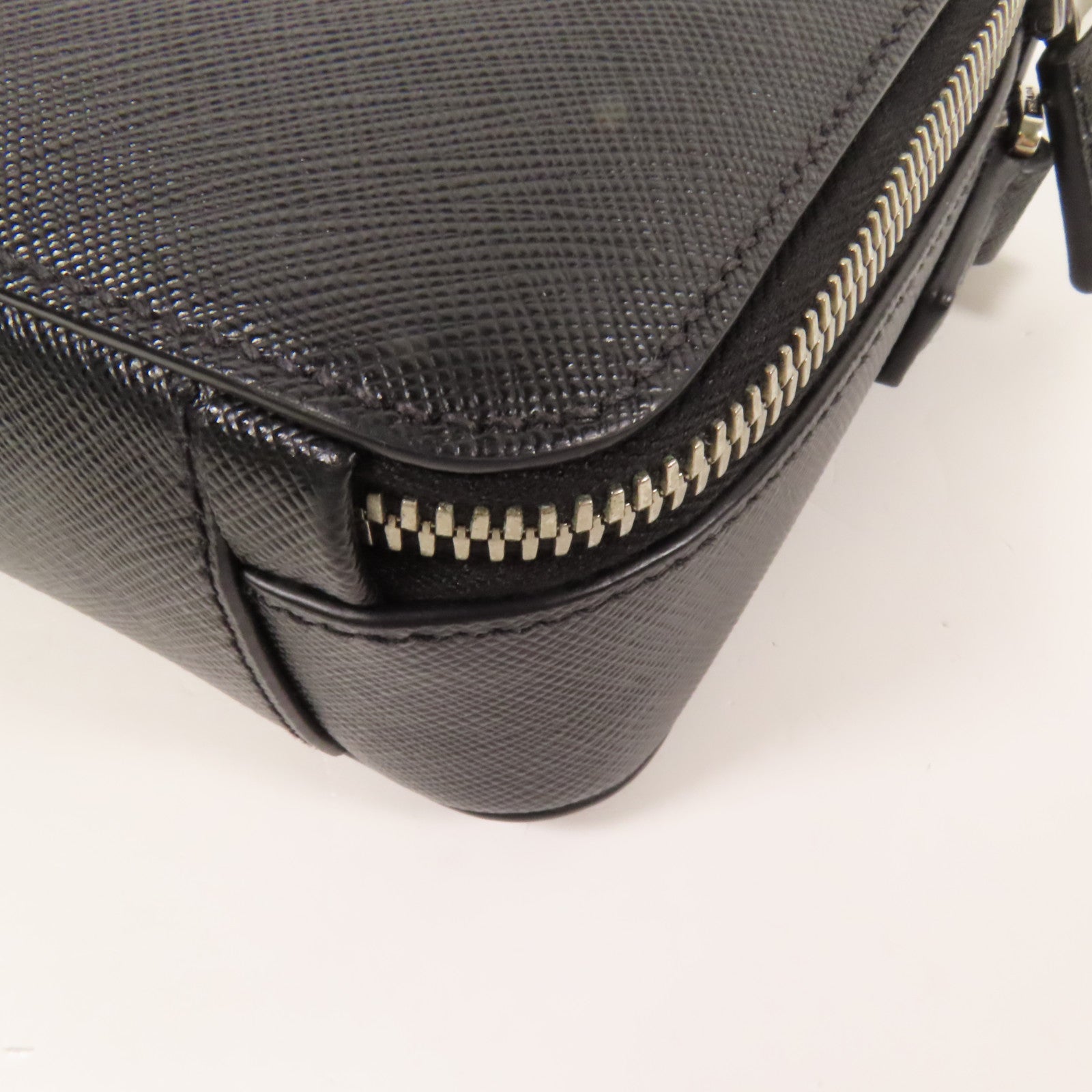 PRADA Saffiano皮革Shoulder Bag銀扣肩背袋