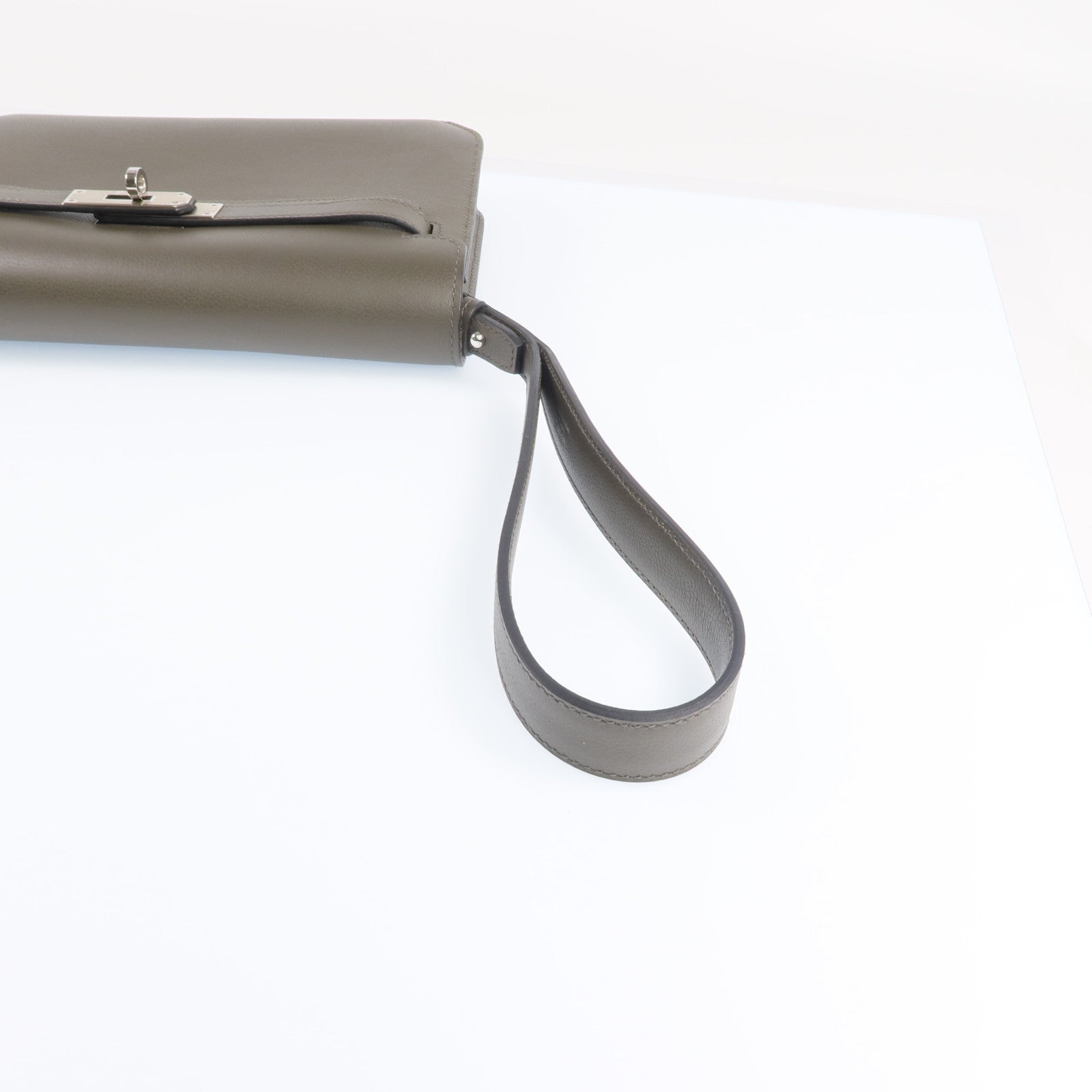 HERMES Evercolor皮革Kelly Depeches 25銀扣手拿包Vert Maquies