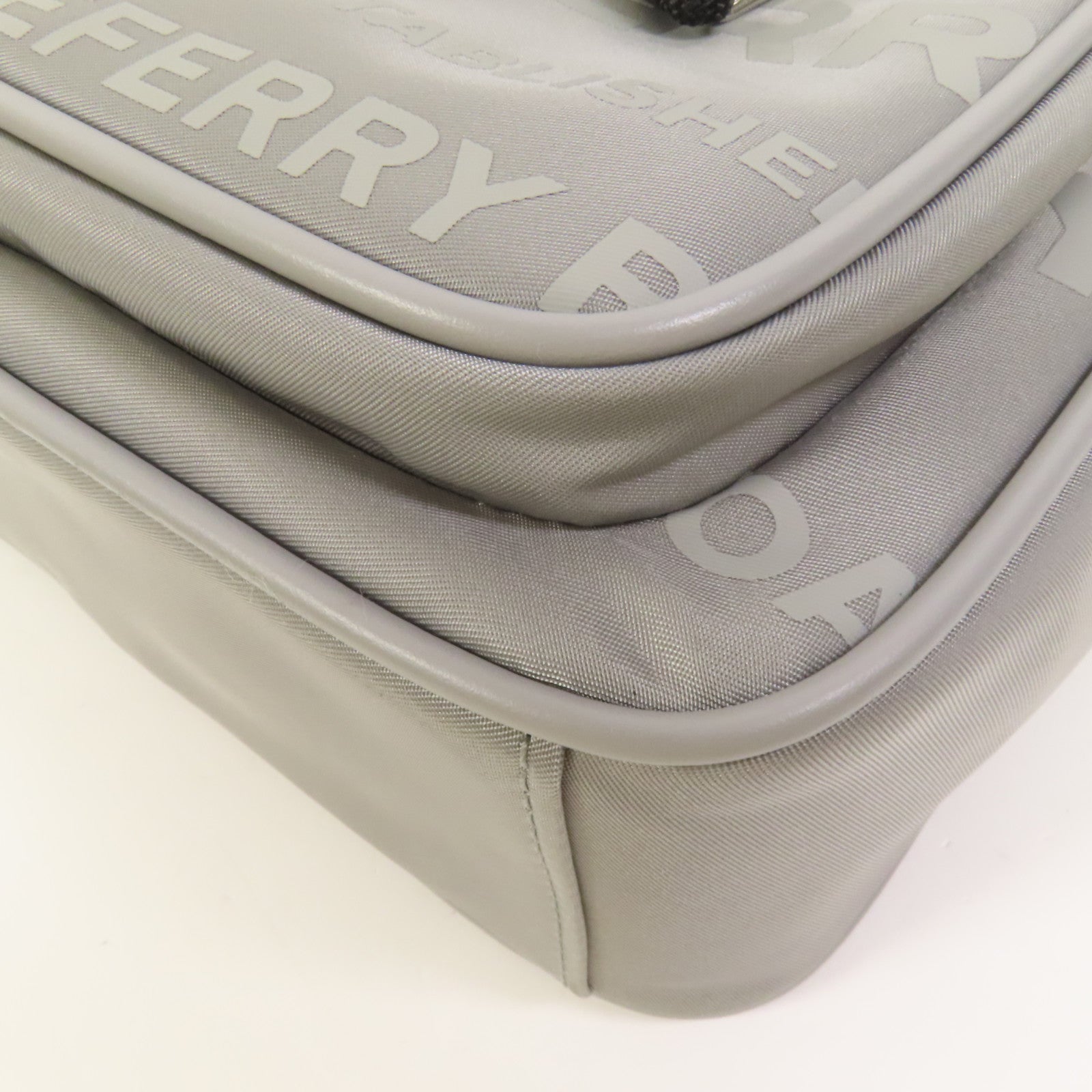 BURBERRY 尼龍Shoulder Bag銀扣肩背袋