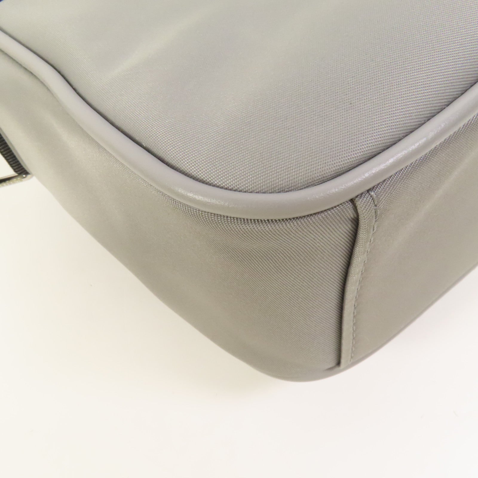 BURBERRY 尼龍Shoulder Bag銀扣肩背袋