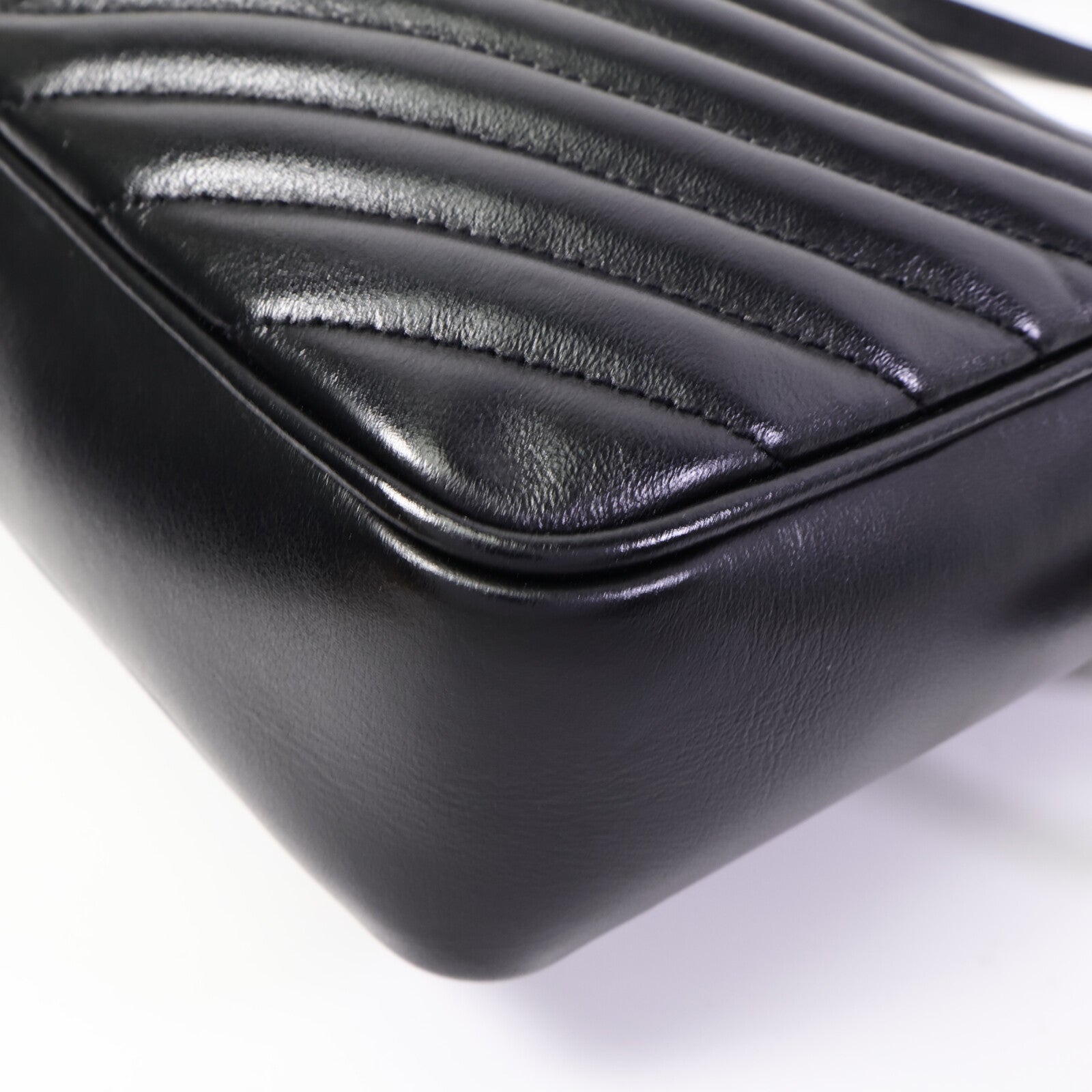 YVES SAINT LAURENT 牛皮皮革Lou Camera Bag肩背袋