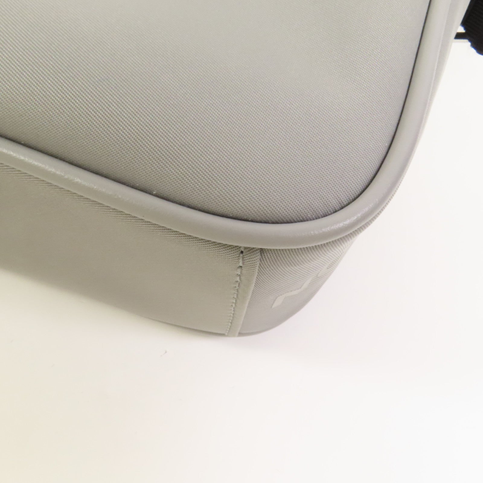 BURBERRY 尼龍Shoulder Bag銀扣肩背袋