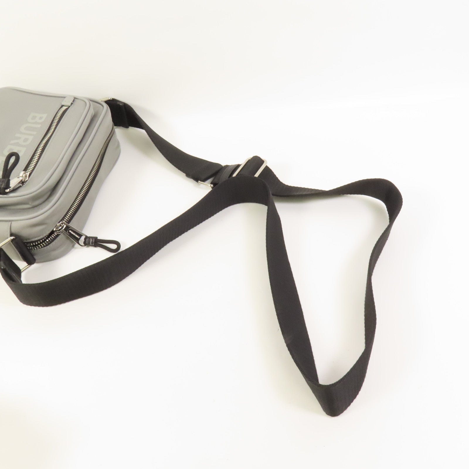 BURBERRY 尼龍Shoulder Bag銀扣肩背袋