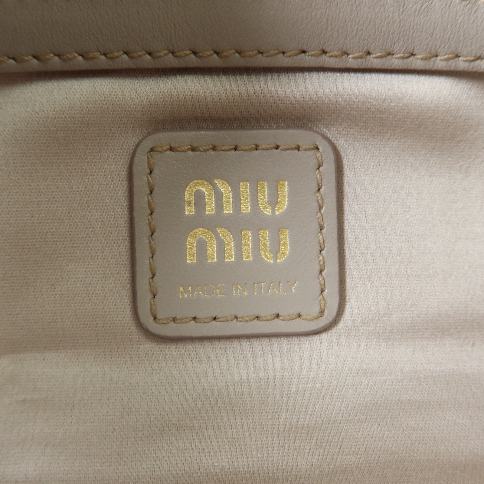 Miu Miu 牛皮皮革Beau金扣肩背袋