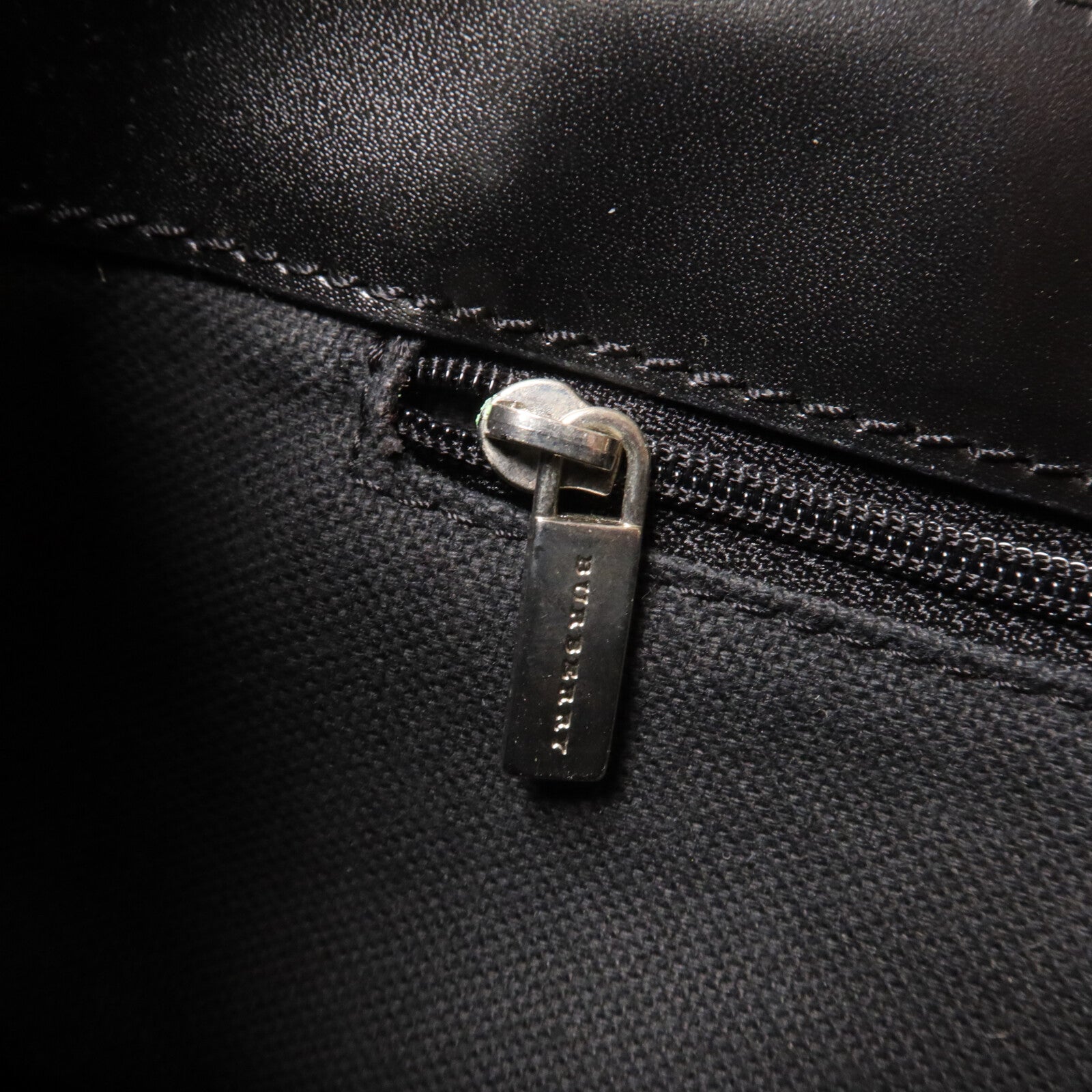 BURBERRY 塗層帆布Nova Check肩背袋