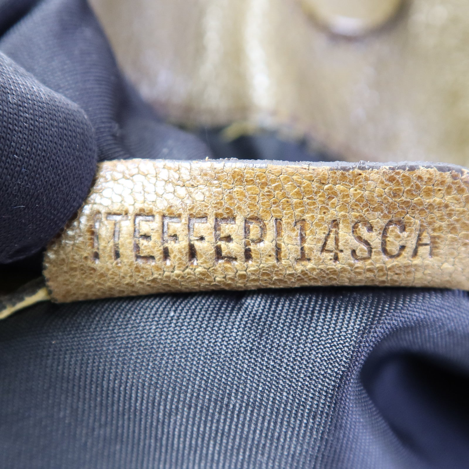 BURBERRY 牛皮皮革Shoulder Bag金扣肩背袋