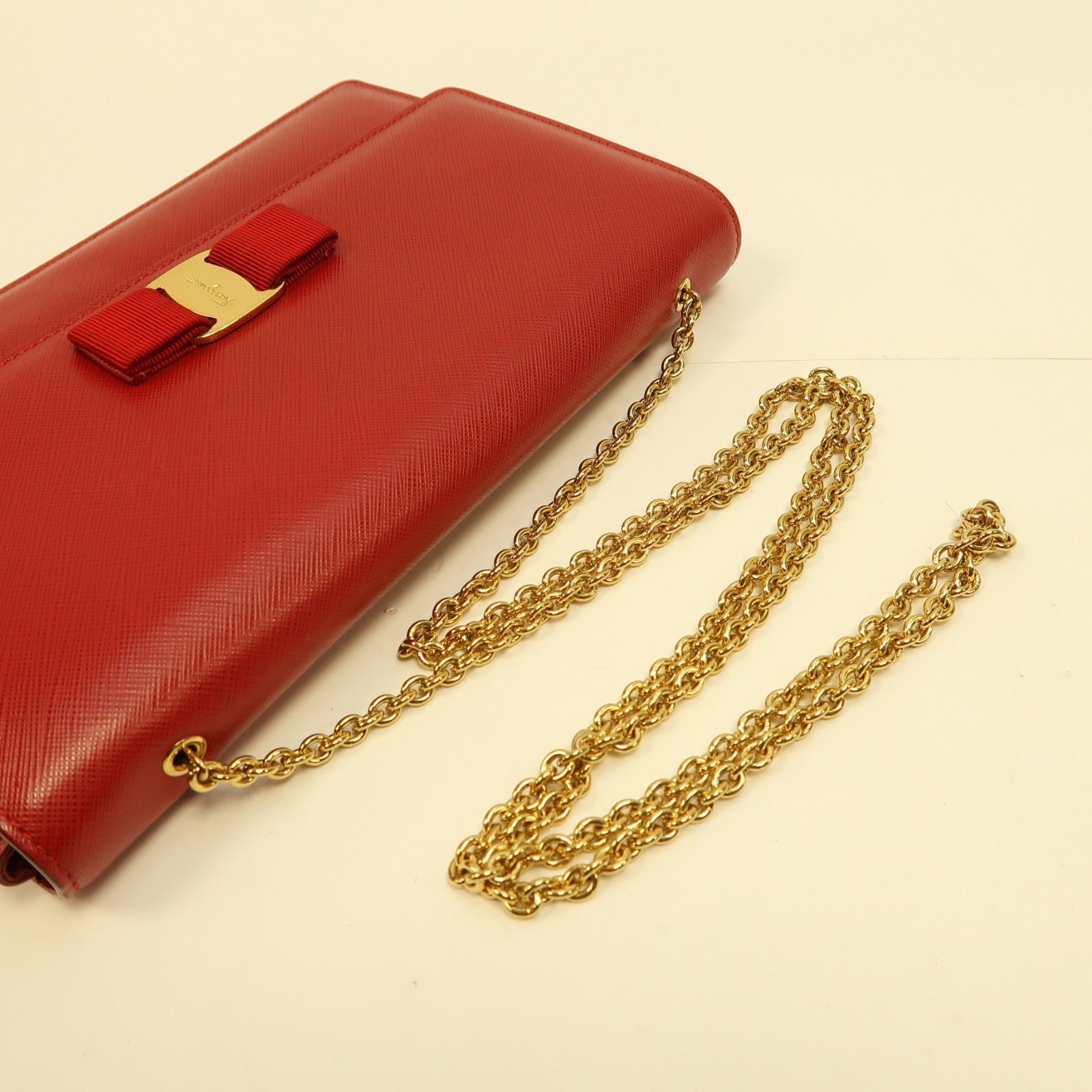 Salvatore Ferragamo 牛皮皮革Chain Shoulder金扣鏈帶肩背袋紅色