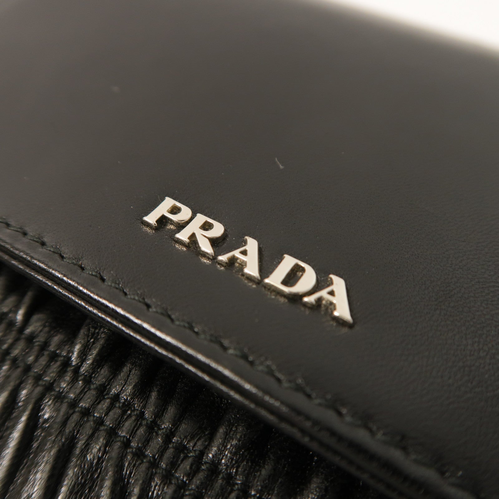 PRADA 牛皮皮革Shoulder銀扣肩背袋