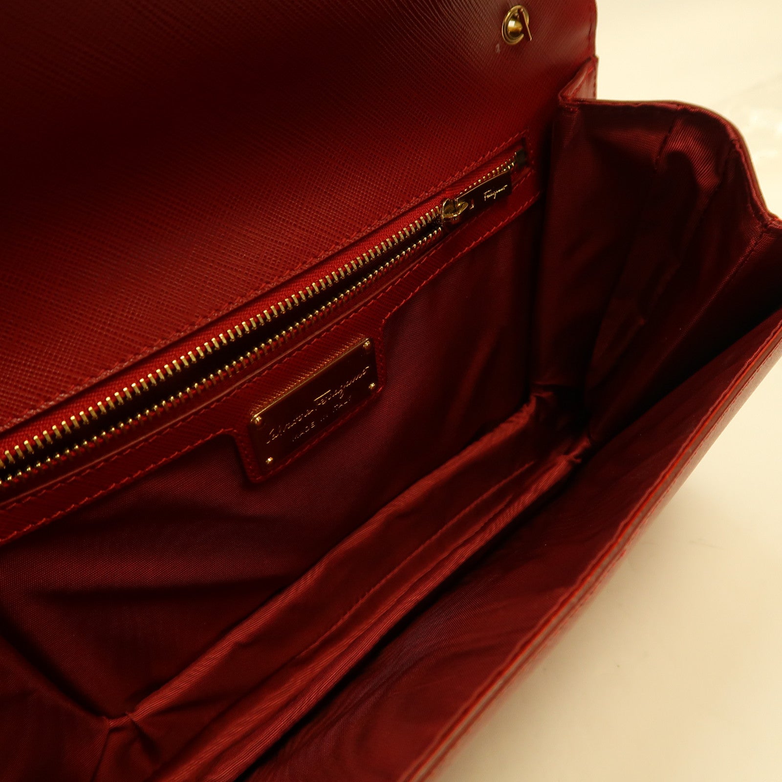 Salvatore Ferragamo 牛皮皮革Chain Shoulder金扣鏈帶肩背袋紅色