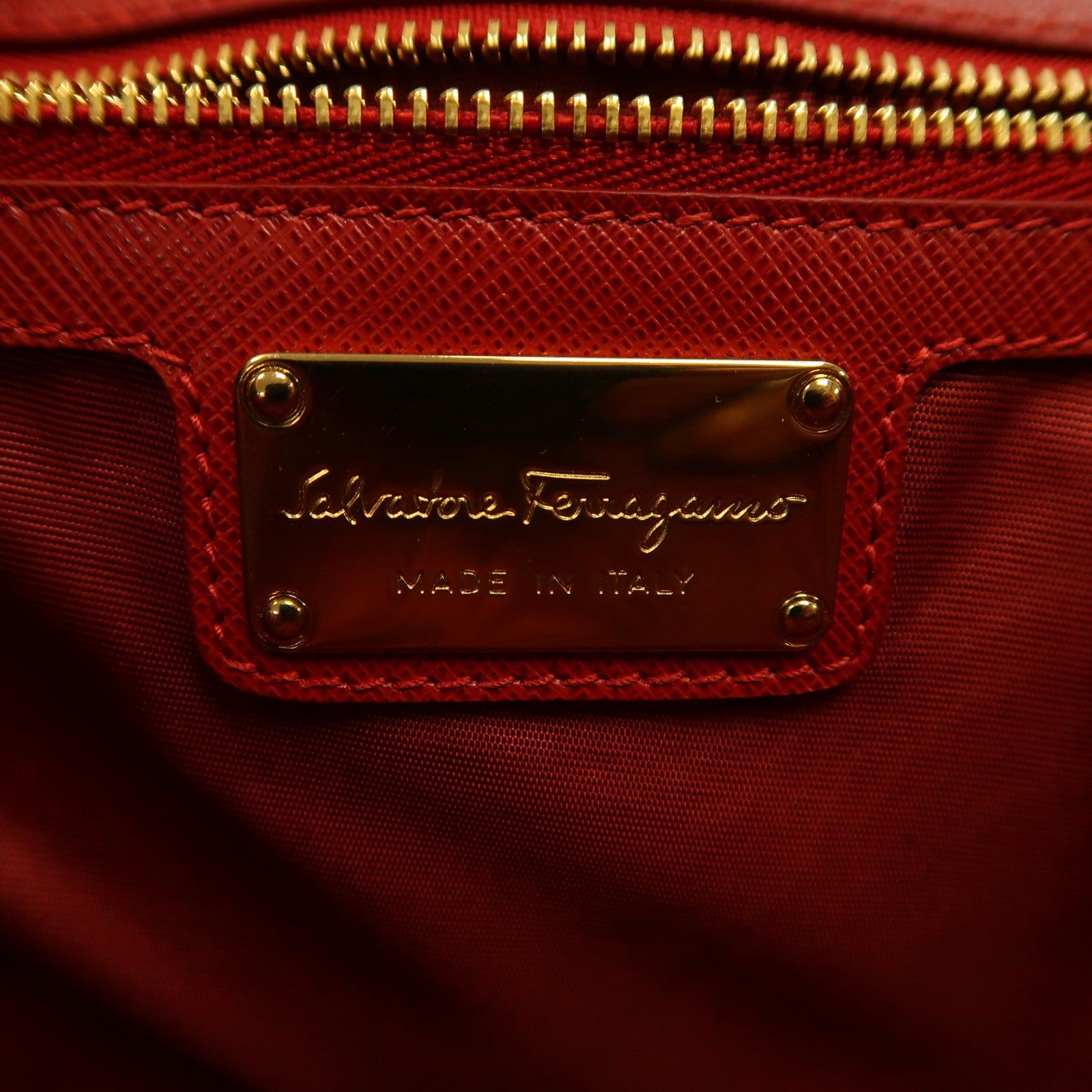 Salvatore Ferragamo 牛皮皮革Chain Shoulder金扣鏈帶肩背袋紅色