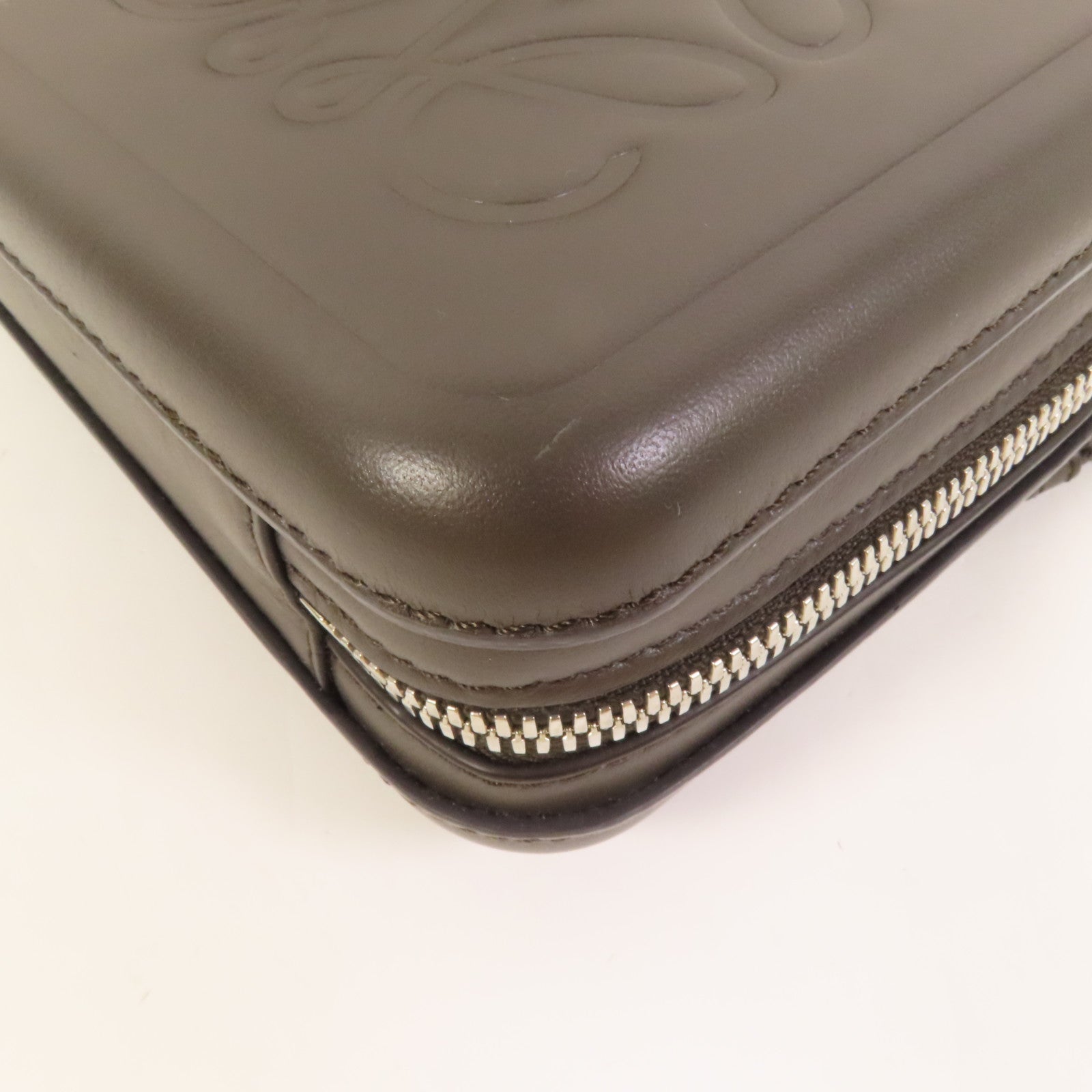 LOEWE 【激減優惠】牛皮皮革Molded Sling肩背袋
