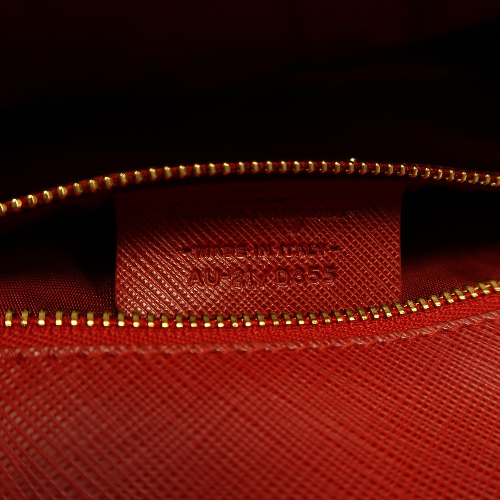 Salvatore Ferragamo 牛皮皮革Chain Shoulder金扣鏈帶肩背袋紅色