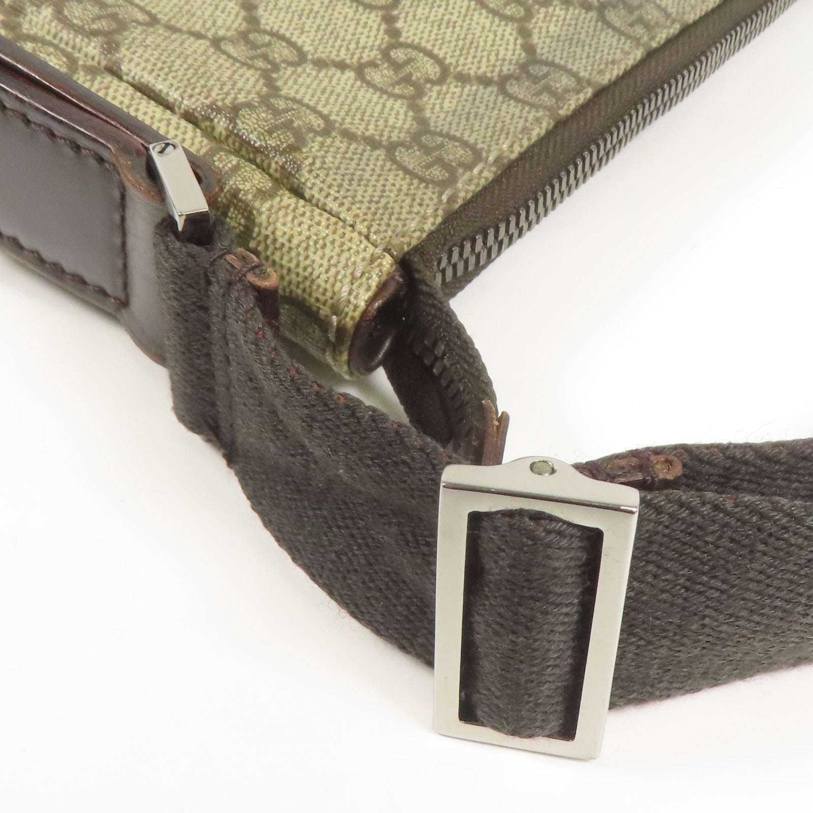 GUCCI 塗層帆布Shoulder Bag銀扣肩背袋