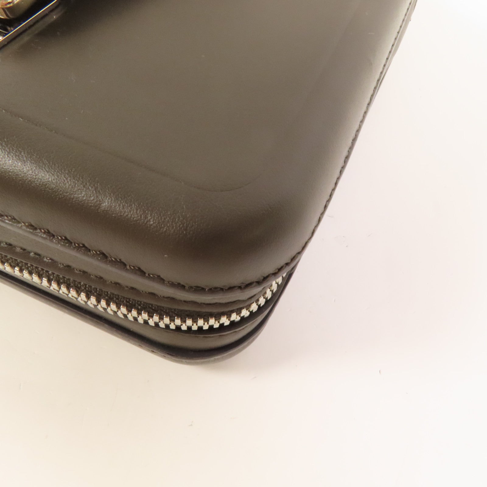 LOEWE 【激減優惠】牛皮皮革Molded Sling肩背袋