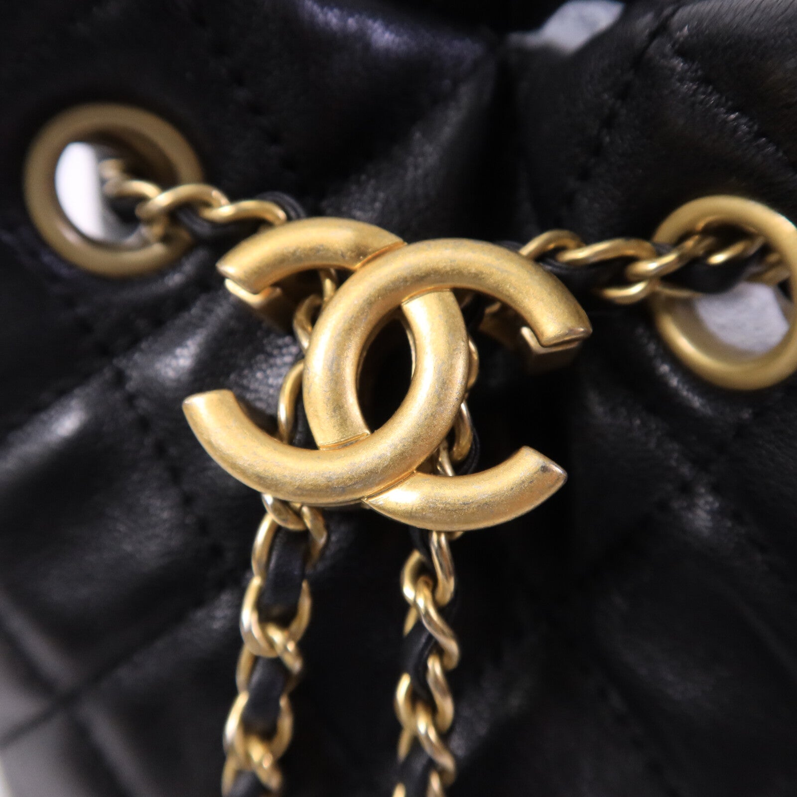 CHANEL 羊皮皮革Bucket Bag鏈帶肩背袋
