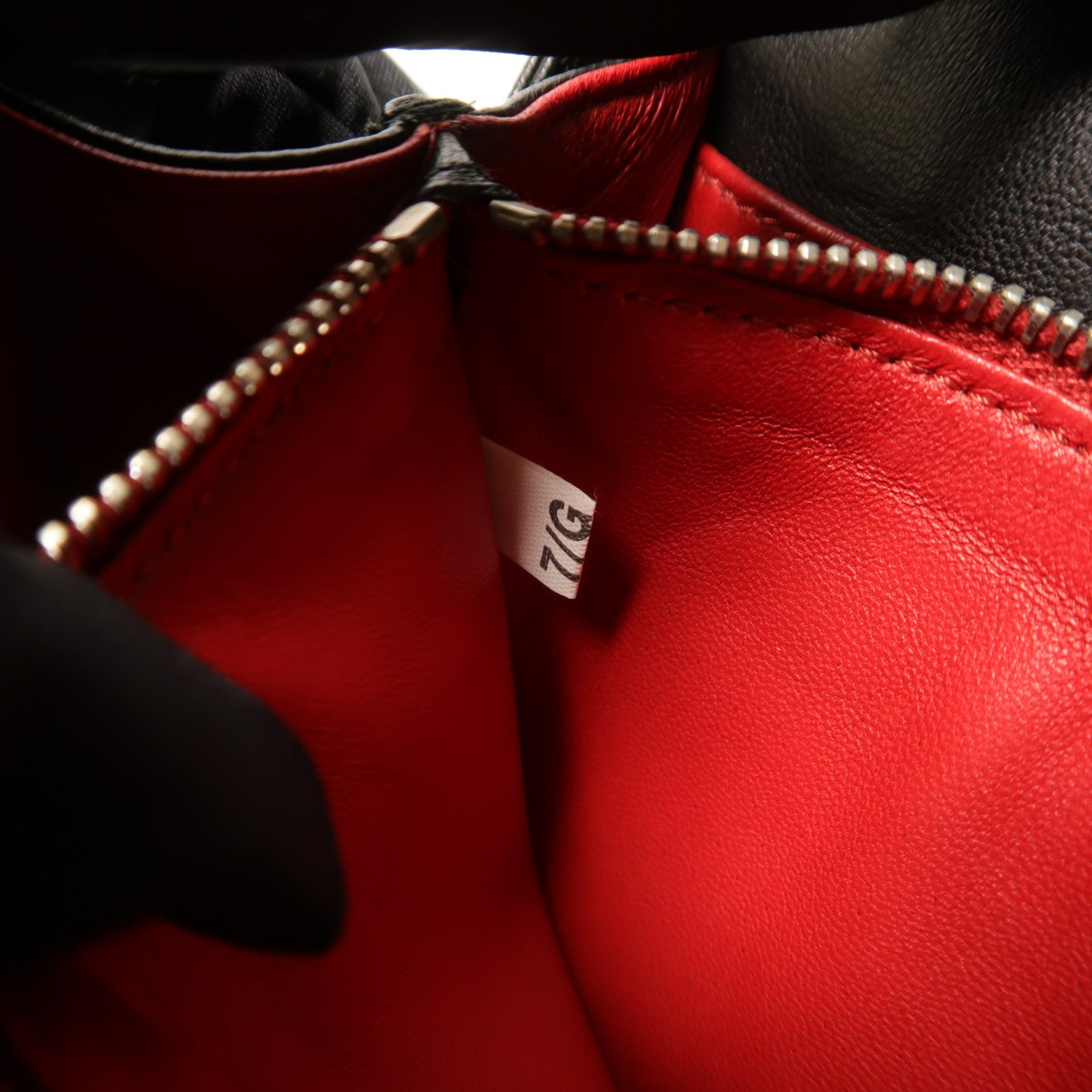 PRADA 牛皮皮革Shoulder銀扣肩背袋