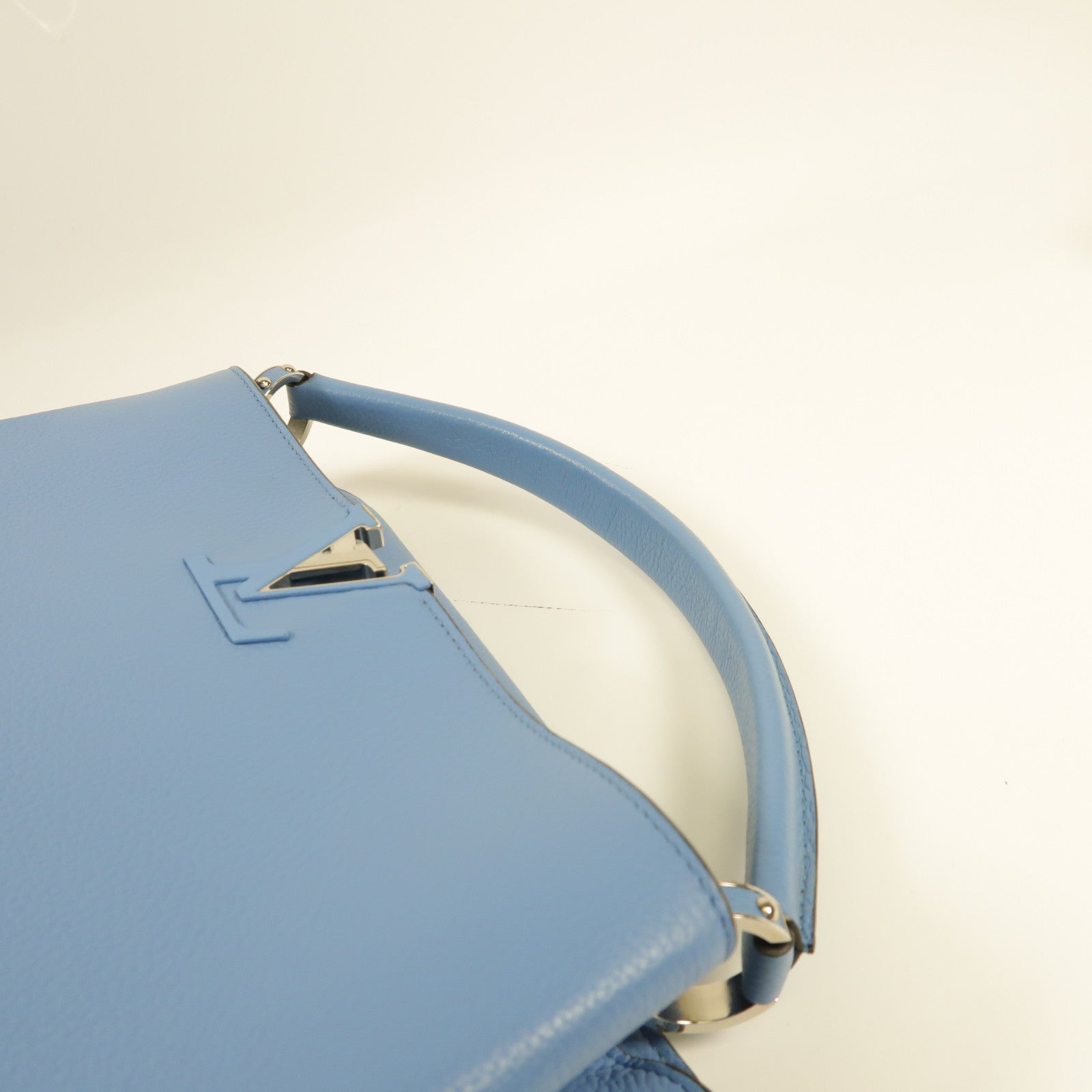 LOUIS VUITTON 牛皮皮革Capucines MM銀扣手挽袋藍色