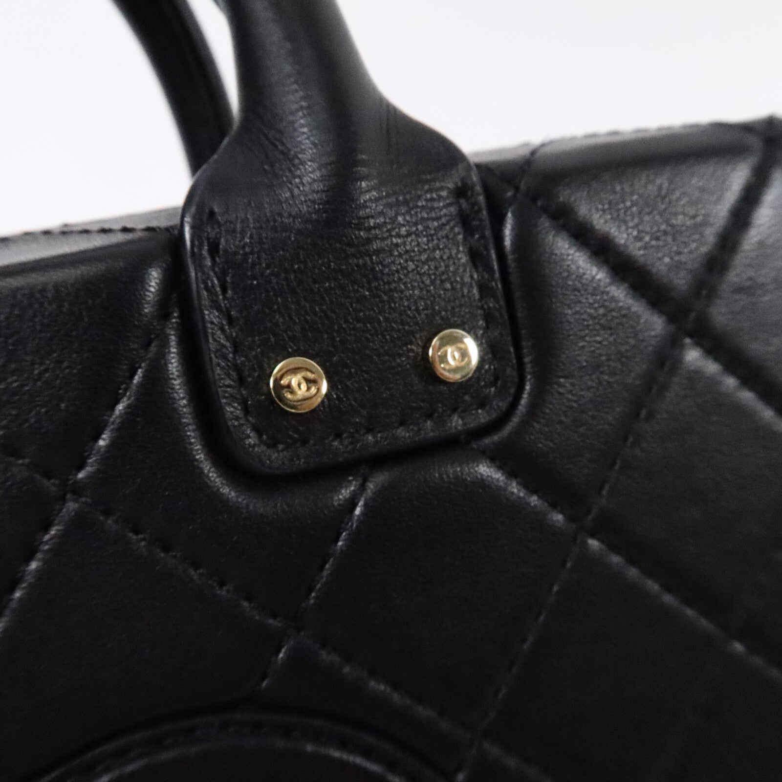 CHANEL 牛皮皮革Vanity Case鏈帶肩背袋