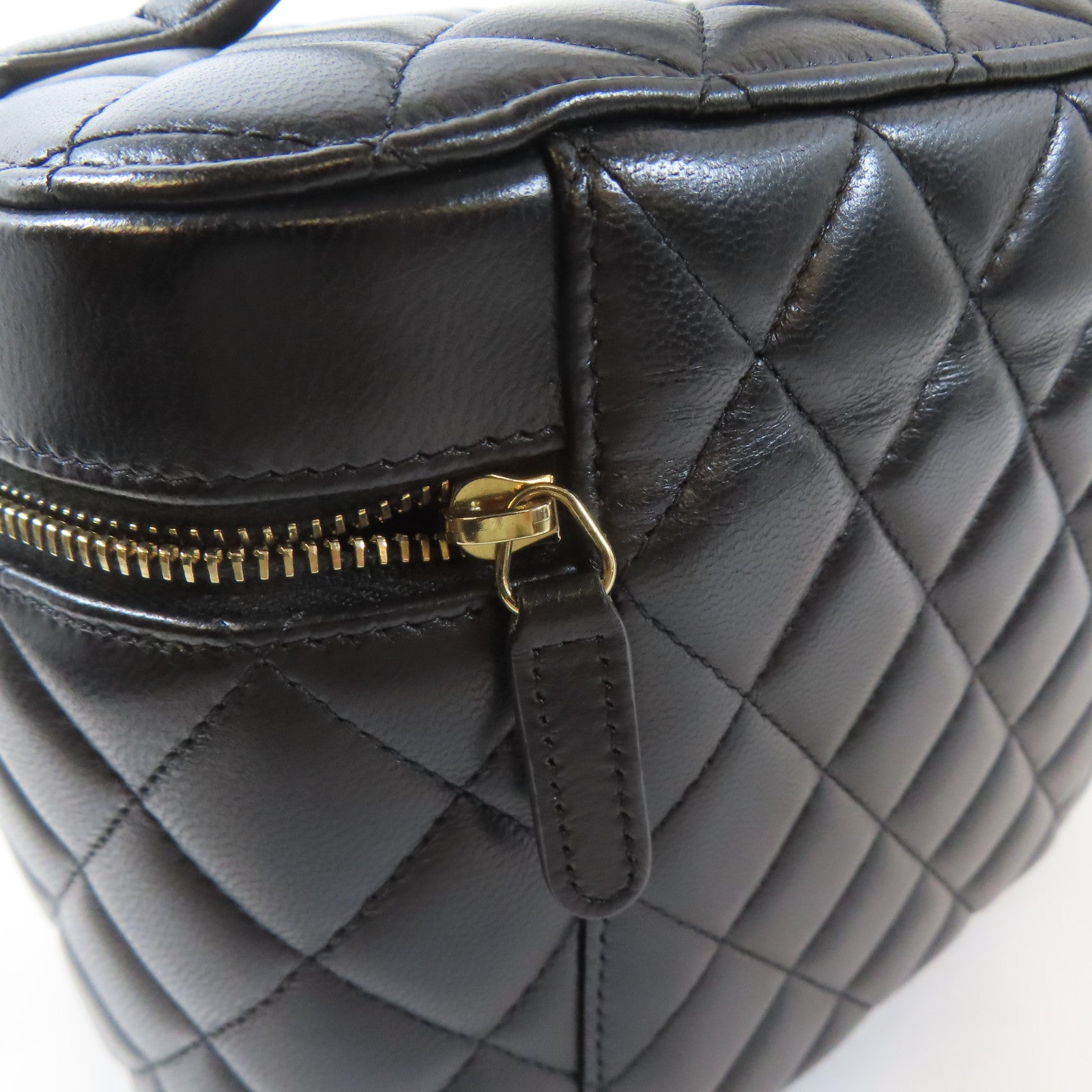 CHANEL 菱格羊皮皮革Cosmetic Bag金扣手挽袋黑色