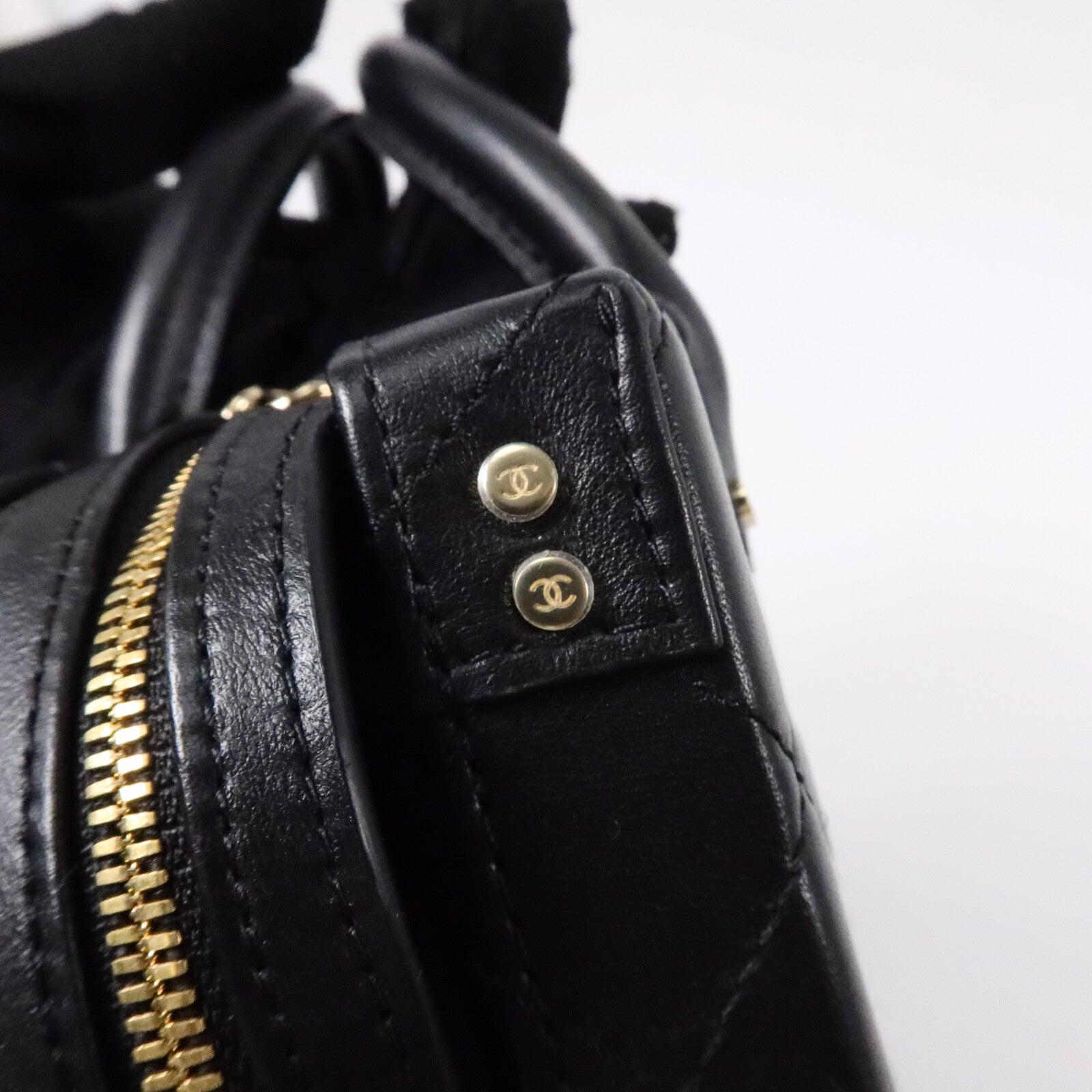CHANEL 牛皮皮革Vanity Case鏈帶肩背袋
