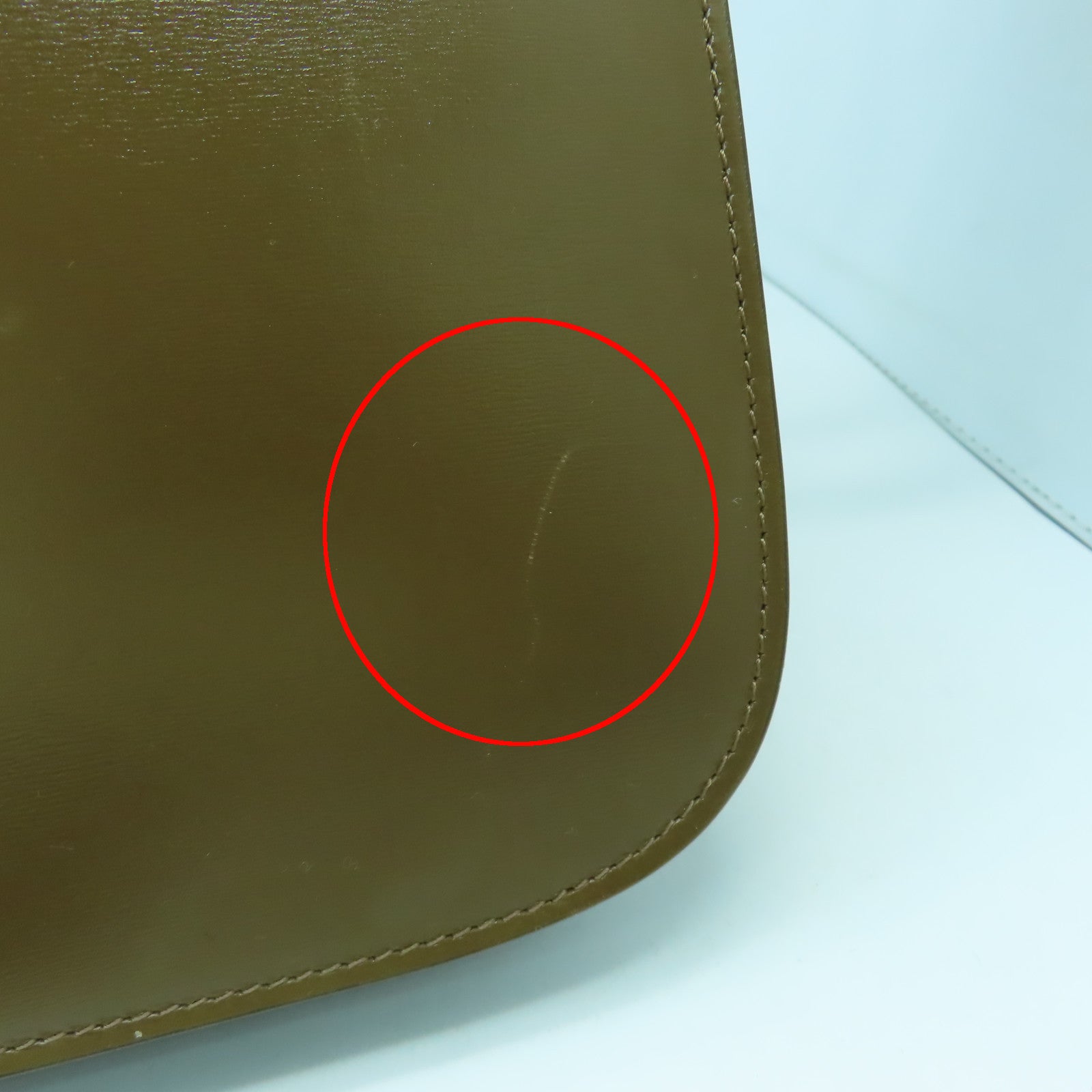 CELINE 牛皮皮革Medium Classic Box金扣肩背袋駱駝色