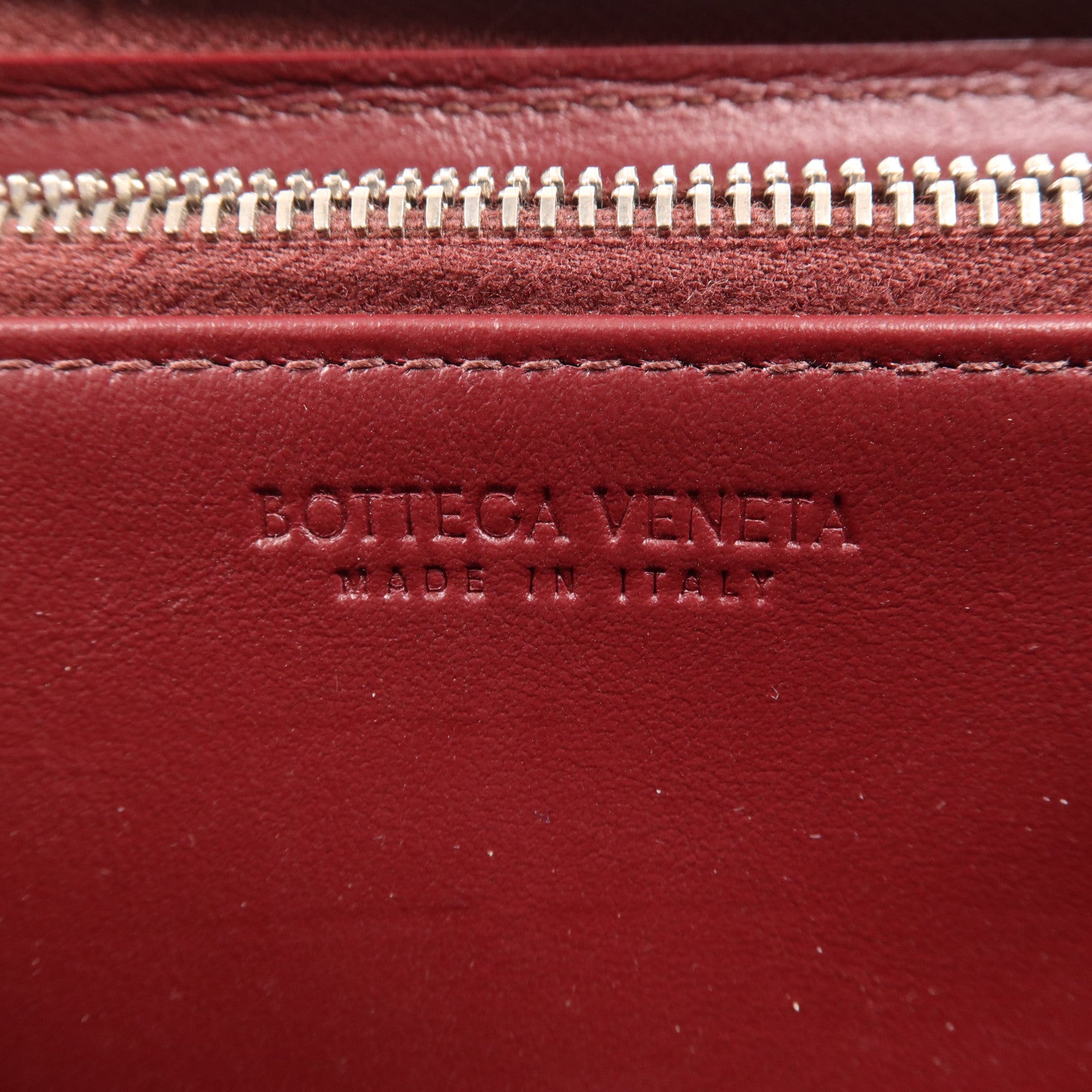 BOTTEGA VENETA 牛皮皮革Cassette Zip Around Wallet銀扣長錢包