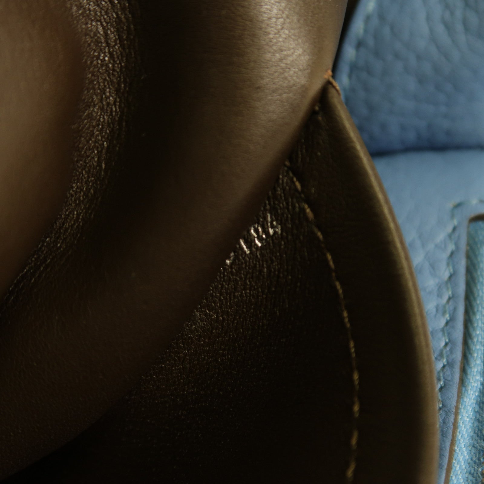 LOUIS VUITTON 【激減優惠】牛皮皮革Capucines MM銀扣手挽袋藍色