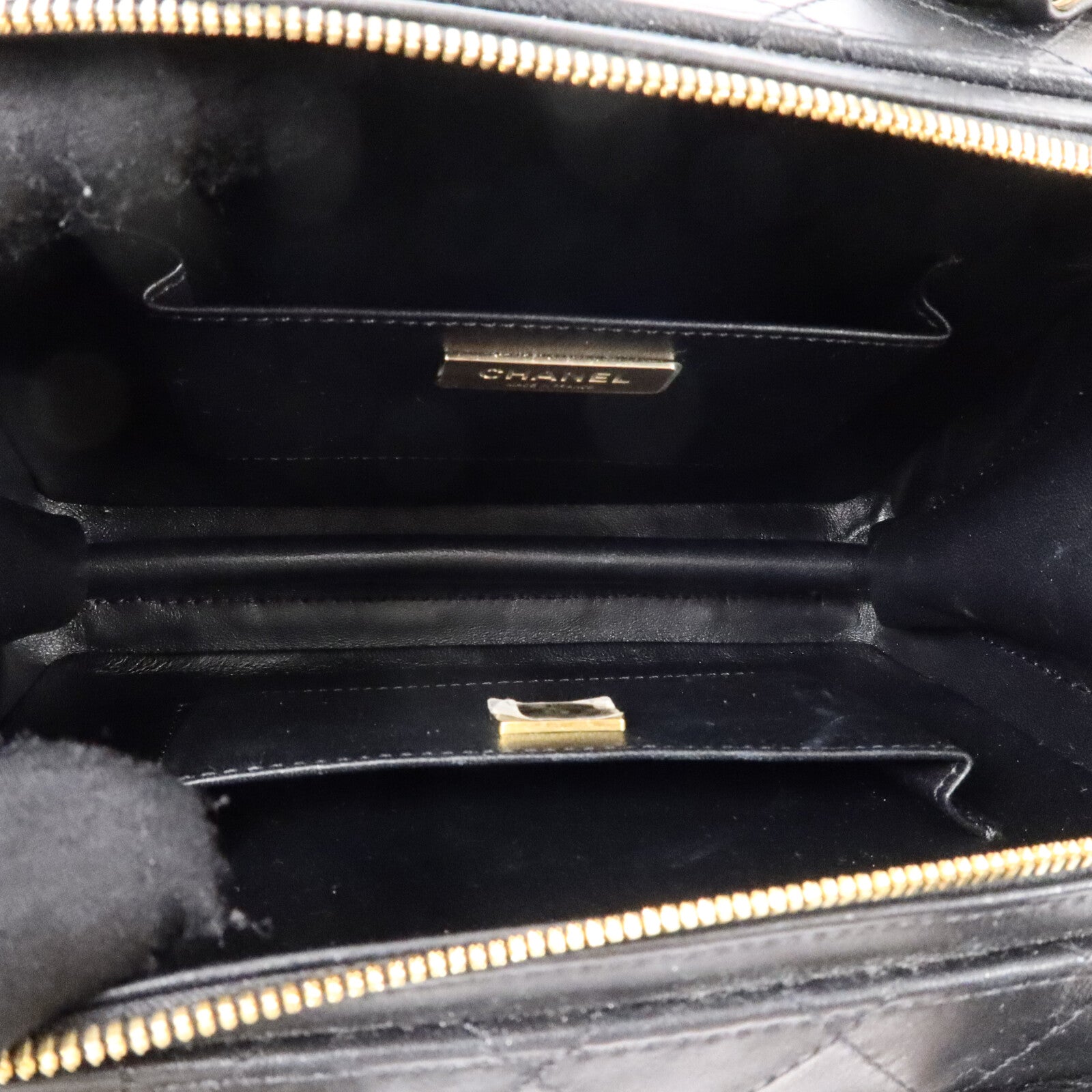 CHANEL 牛皮皮革Vanity Case鏈帶肩背袋