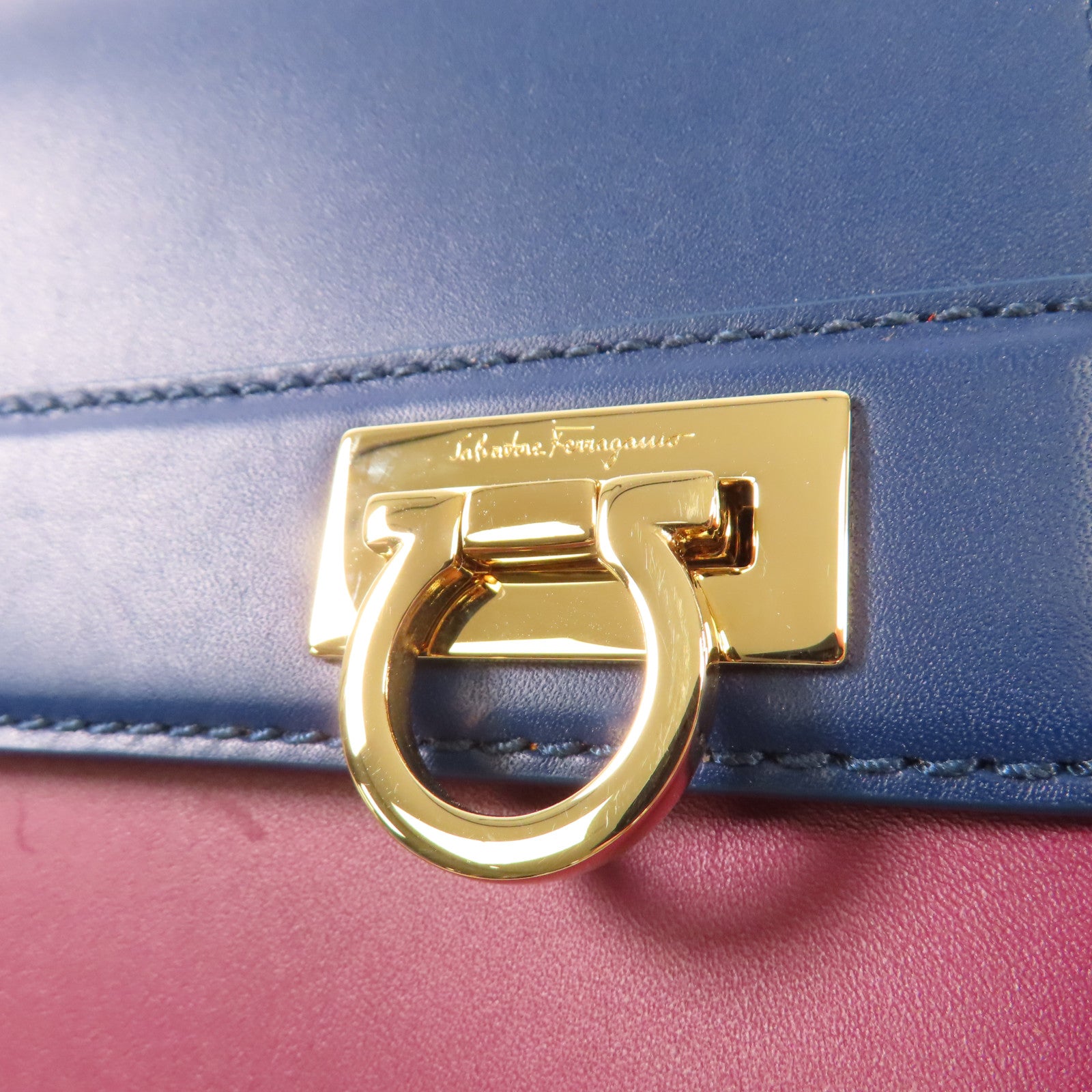 Salvatore Ferragamo 牛皮皮革Shoulder Bag金扣肩背袋