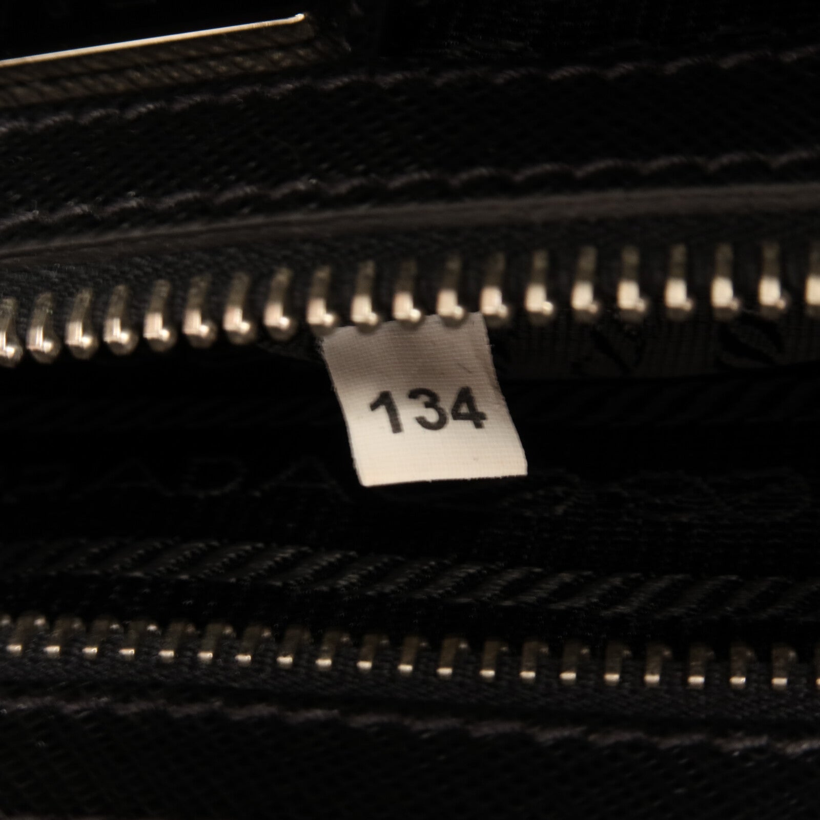 PRADA 牛皮皮革Work Bag銀扣公事包