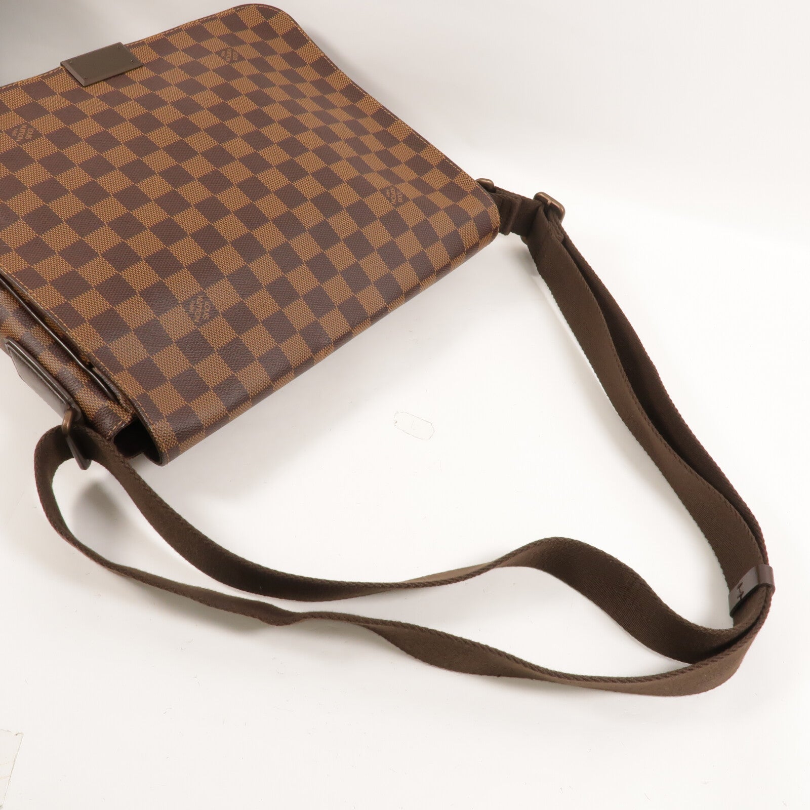 LOUIS VUITTON Damier District PM肩背袋