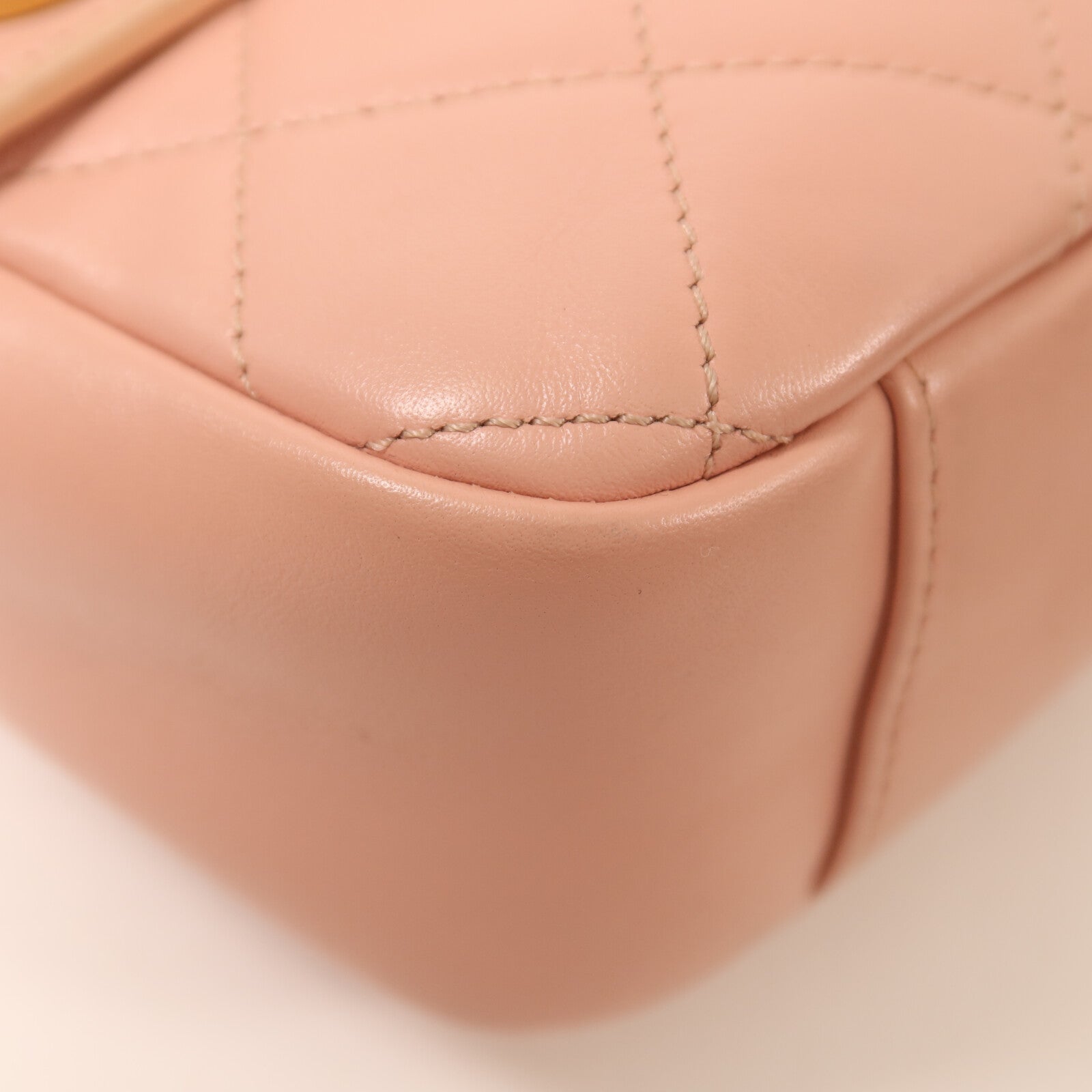 CHANEL 牛皮皮革Camera Shoulder Bag金扣鏈帶肩背袋