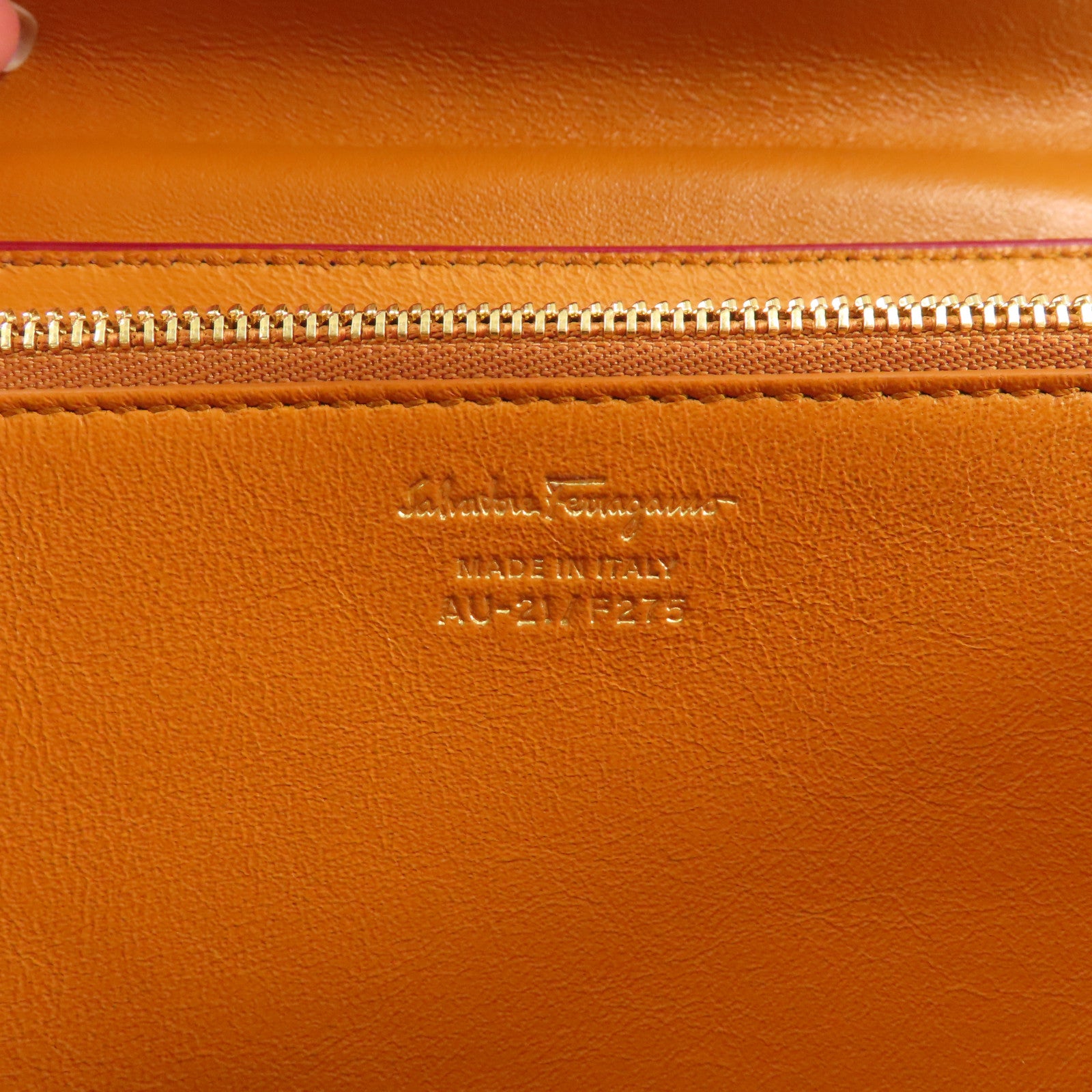 Salvatore Ferragamo 【激減優惠】牛皮皮革Shoulder Bag金扣肩背袋