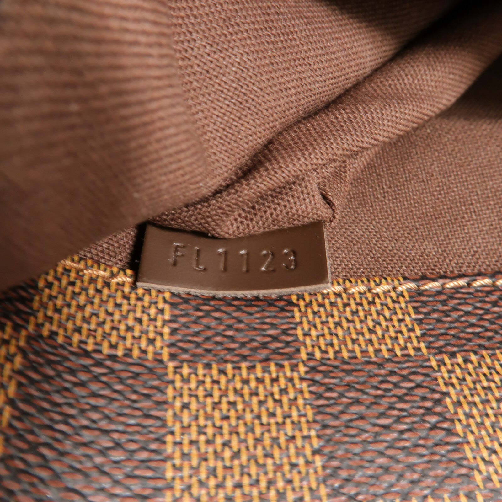 LOUIS VUITTON Damier District PM肩背袋