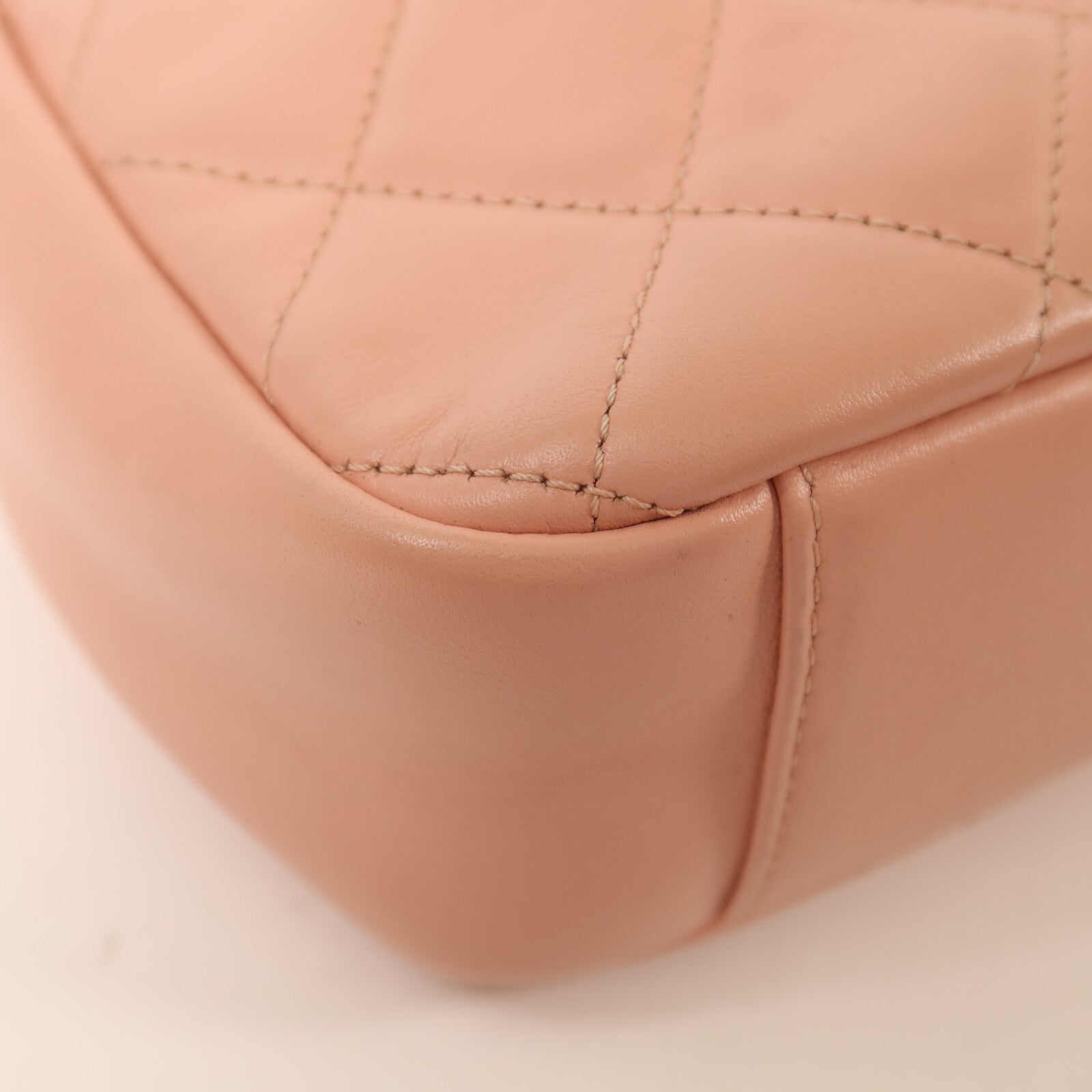CHANEL 牛皮皮革Camera Shoulder Bag金扣鏈帶肩背袋
