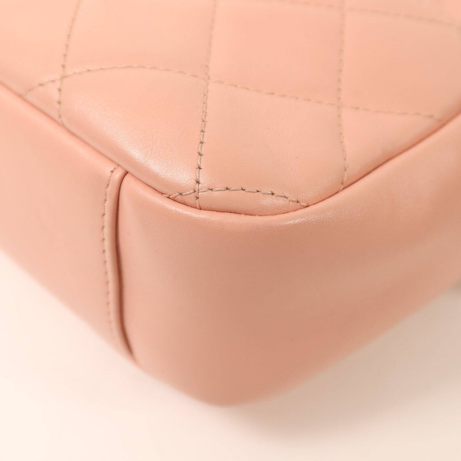 CHANEL 牛皮皮革Camera Shoulder Bag金扣鏈帶肩背袋